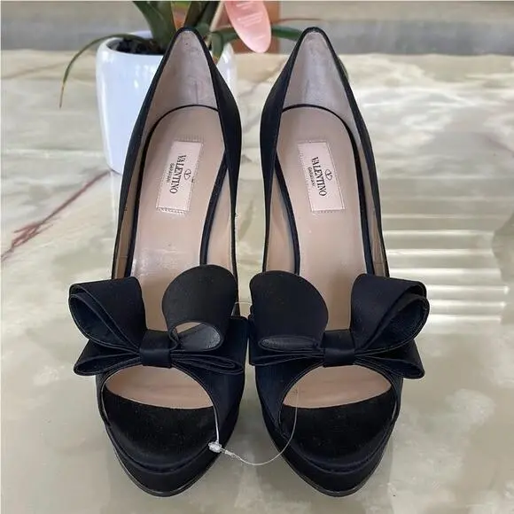 Valentino Garavani Black Satin Pumps Shoes Bow Accent Size 40 Usa 9 Bwwob