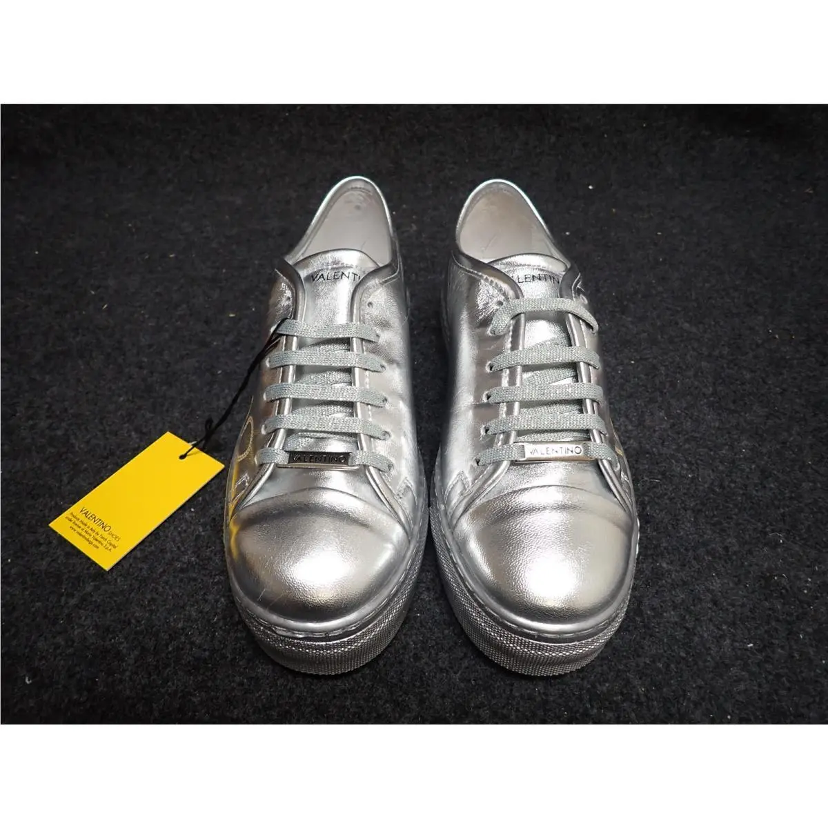 Women`s Valentino Dalia Italian Leather Sneakers US8.5 Silver BR8