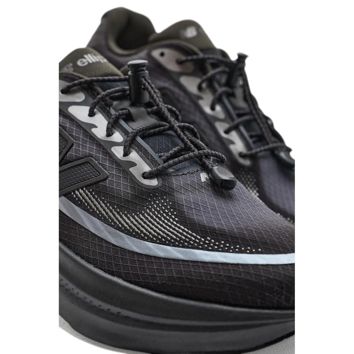 New Balance shoes - Black/Black Cement 4