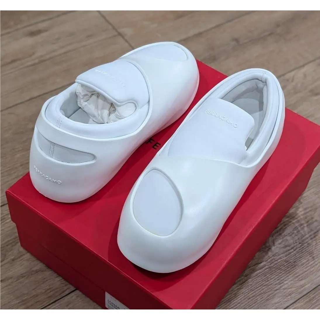 Mens Ferragamo Lunar Slip-on Sneakers Off-white US 10