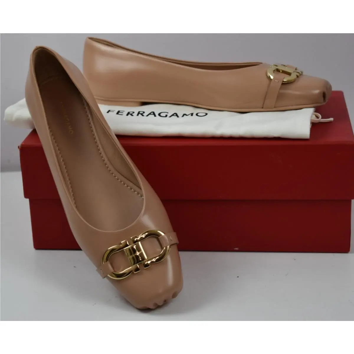 Salvatore Ferragamo Sz 8 C Zilu Gancini Bits Bone Lamb Leather Ballet Flats