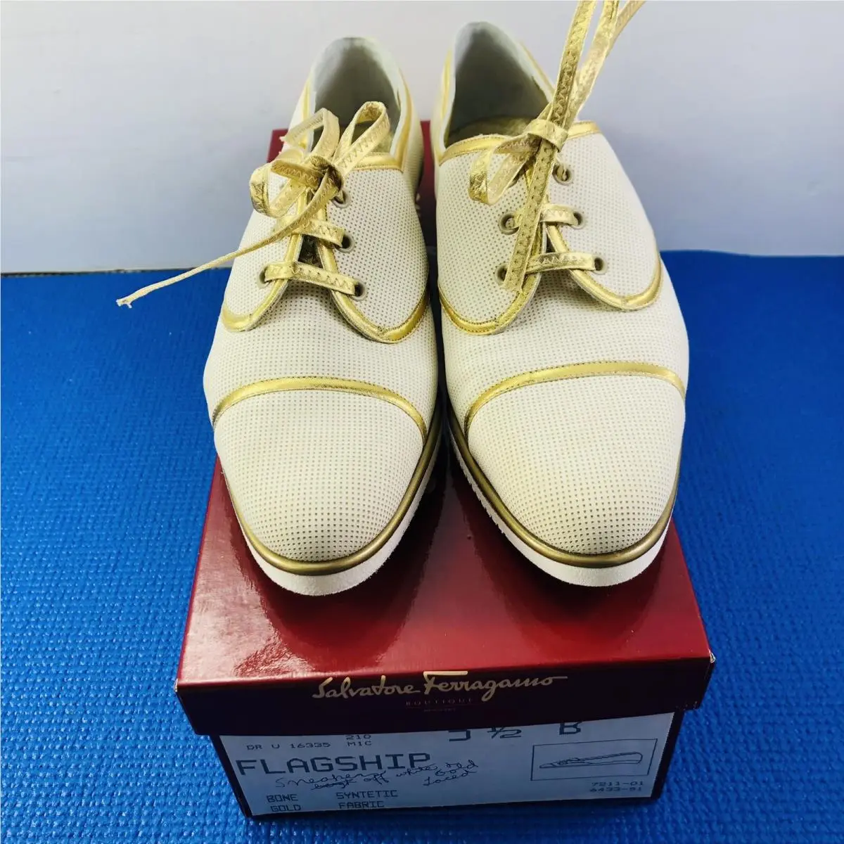 Salvatore Ferragamo Boutique Biege Canvas Loafers Womens 5.5 B Lace Up Flat Shoe