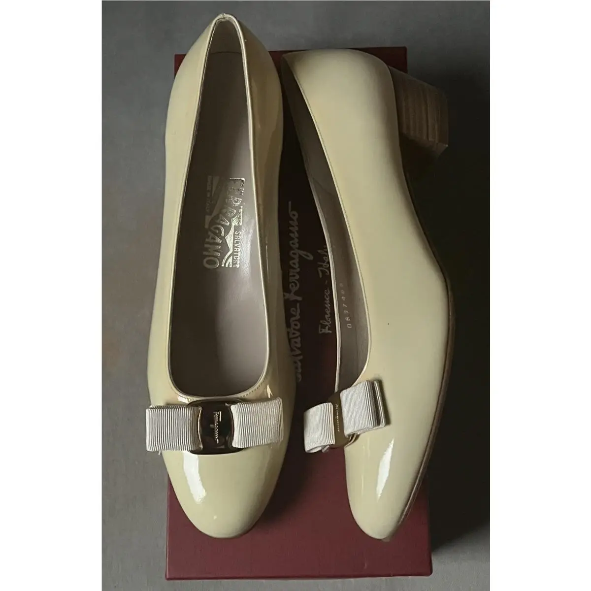 Salvatore Ferragamo shoes - Salvatore Ferragamo Vara - Vara - Ivory 0