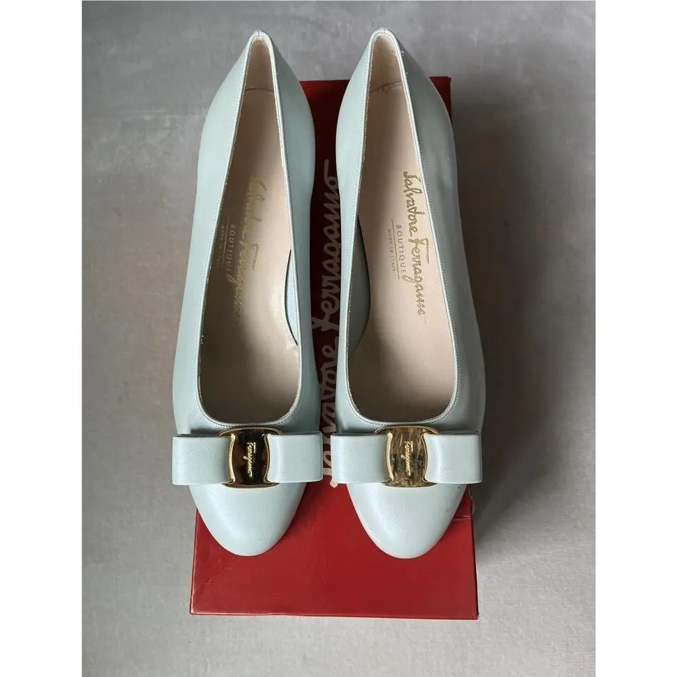 Salvatore Ferragamo Vara Lillaz Blue Bow Pumps Heel Shoes 7.5 D