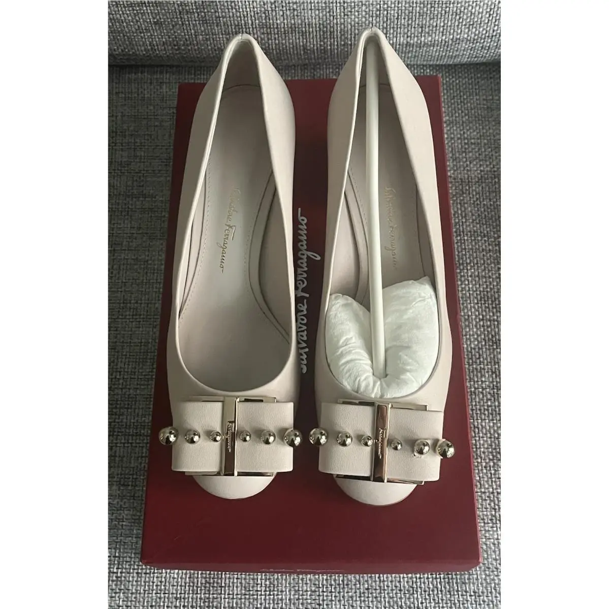 Salvatore Ferragamo Vara Capua Pumps Beige Ivory Bow Heel Shoes 6