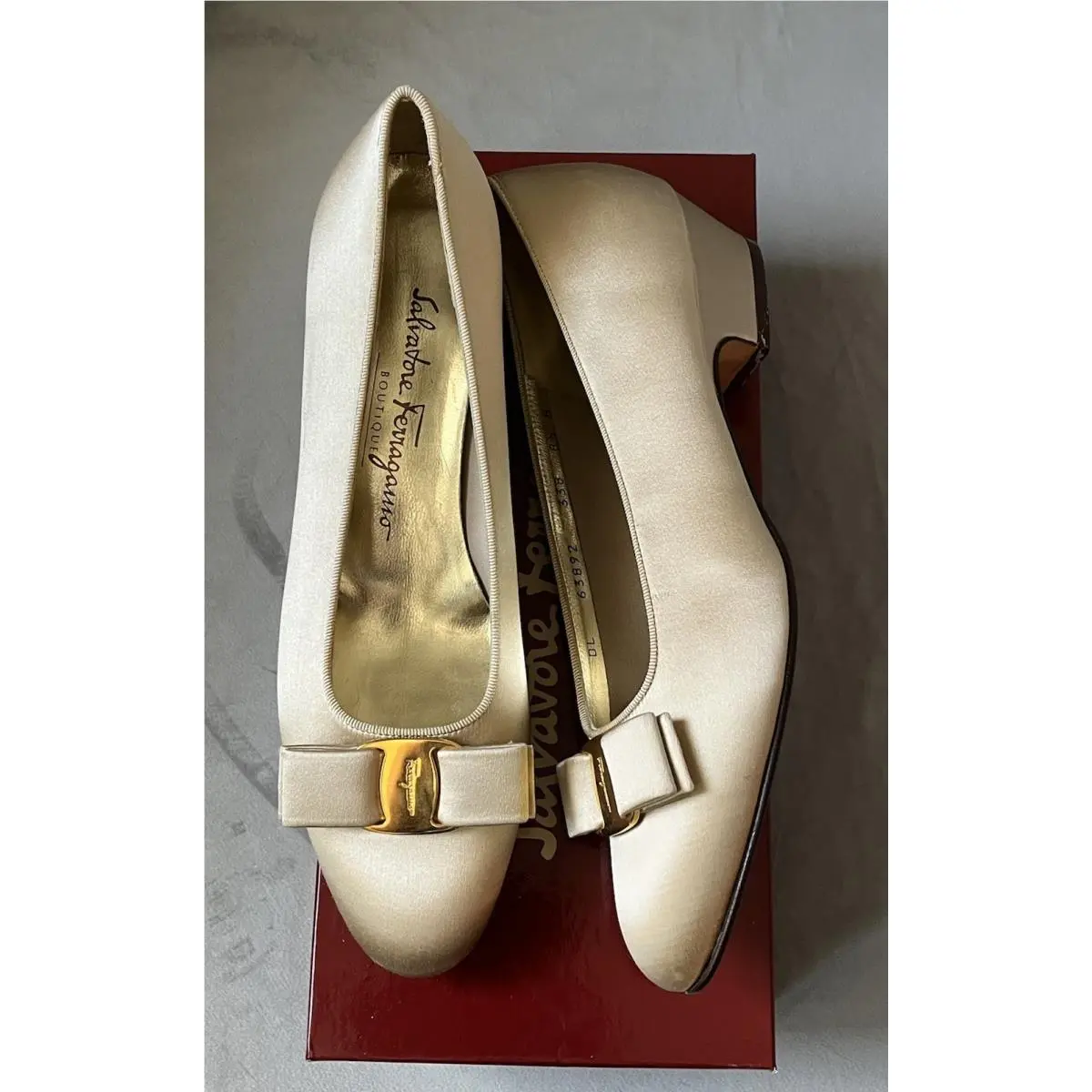 Salvatore Ferragamo shoes - Salvatore Ferragamo Vara - Vara - Gold 1