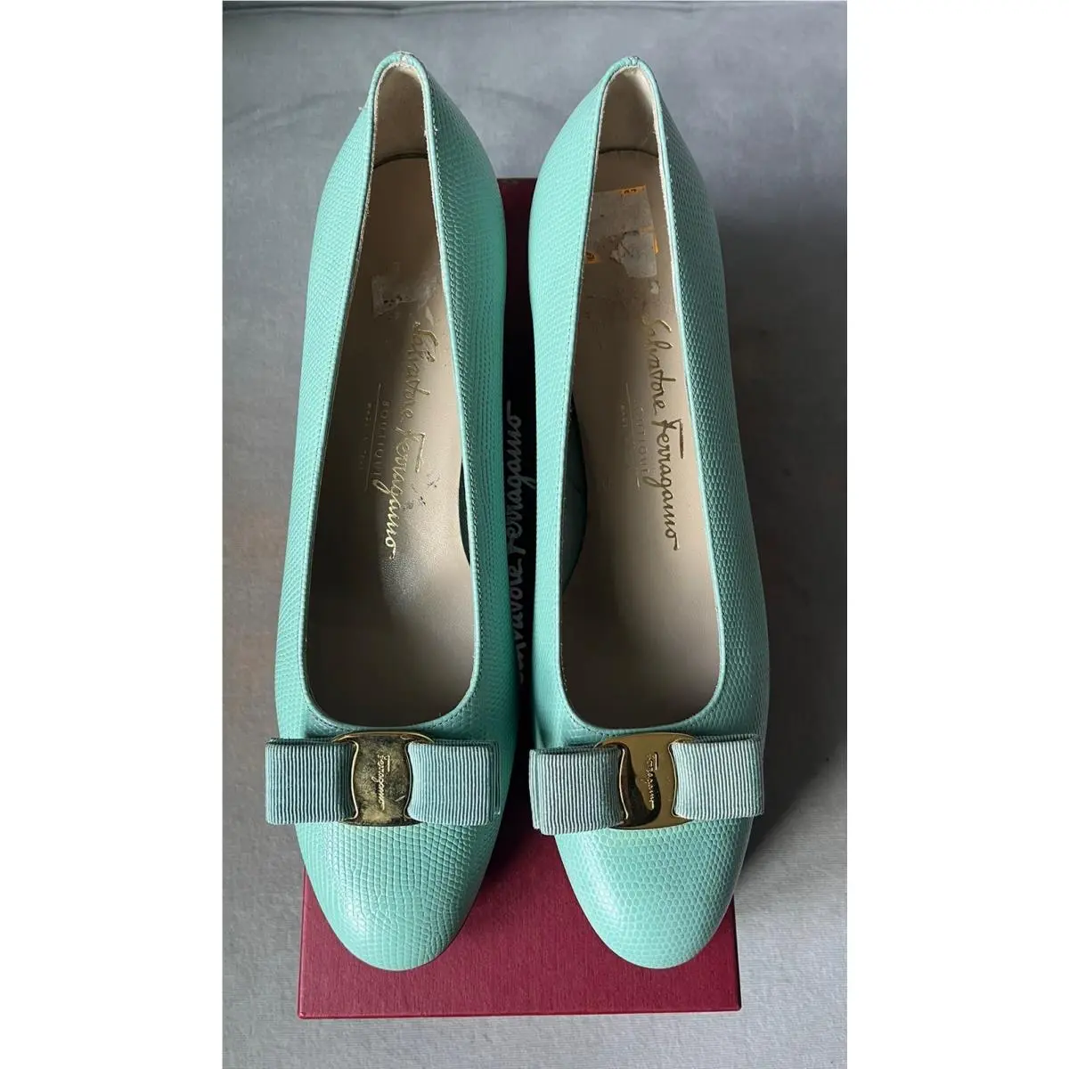 Salvatore Ferragamo Vara Lillaz Mint Green Bow Pumps Heel Shoes 10 B