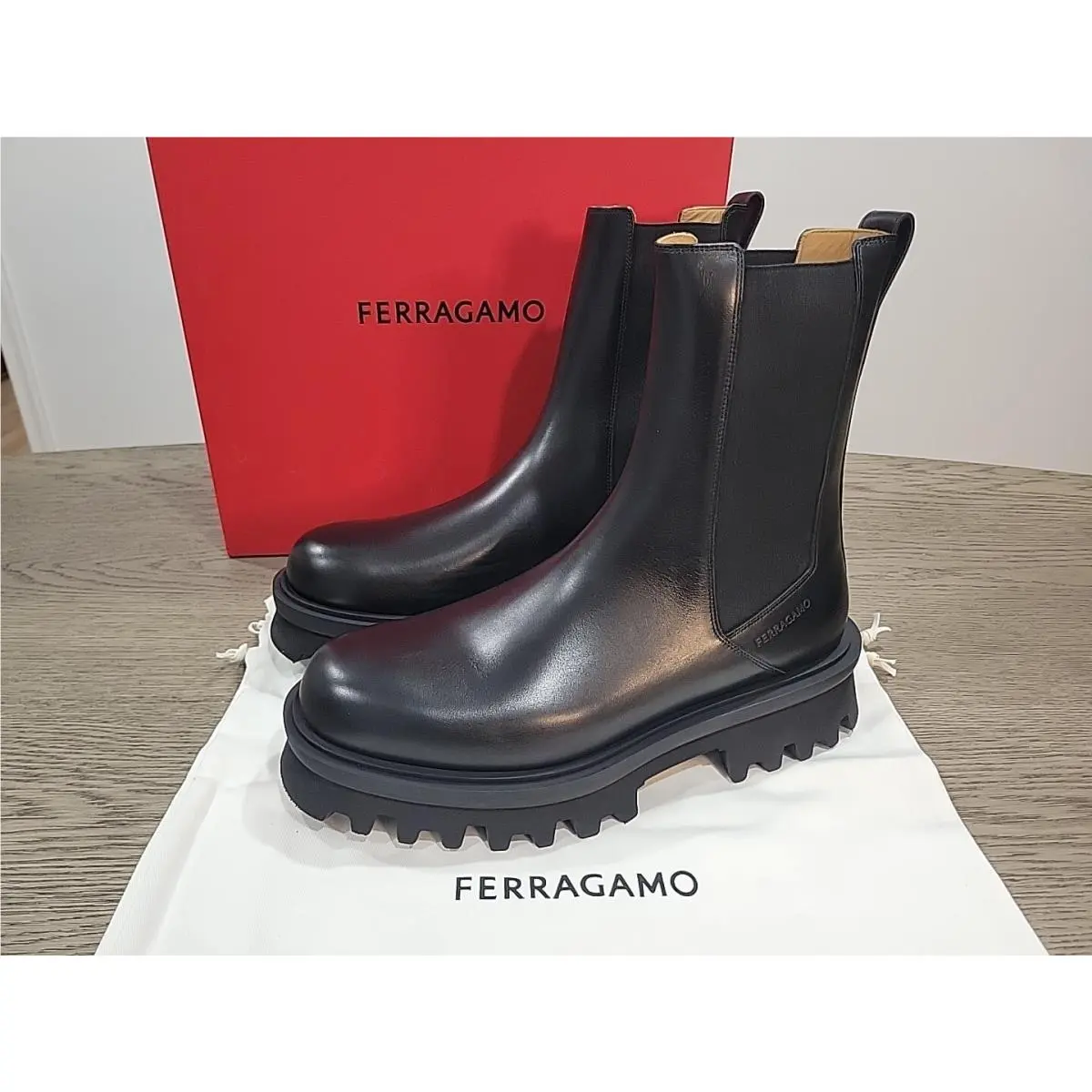 Salvatore Ferragamo Flash Men`s Black Leather Chelsea Boots 9 /us 10 M