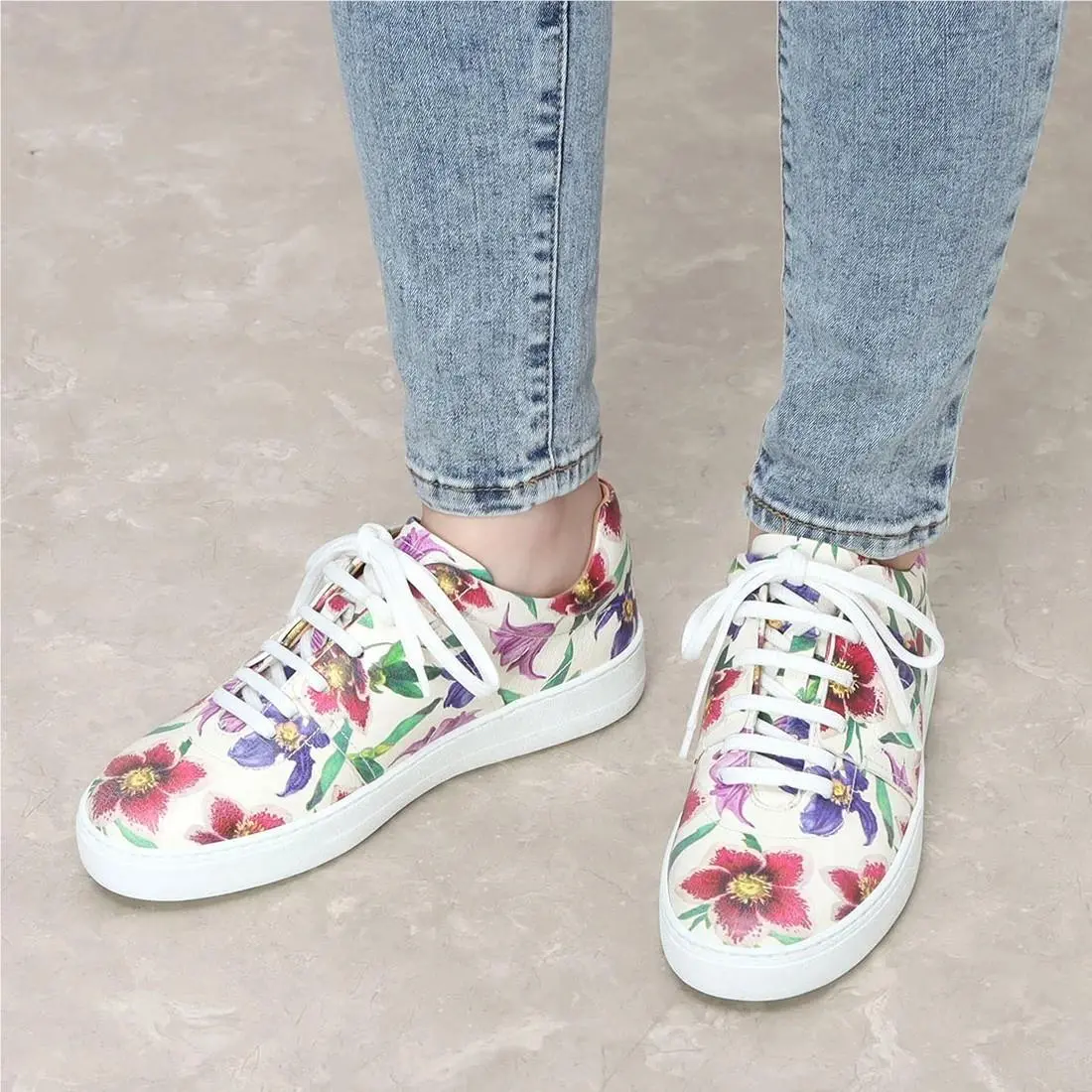 Women`s Fasano Floral White Leather Sneakers 9C EU 39 Wide by Salvatore Ferragamo