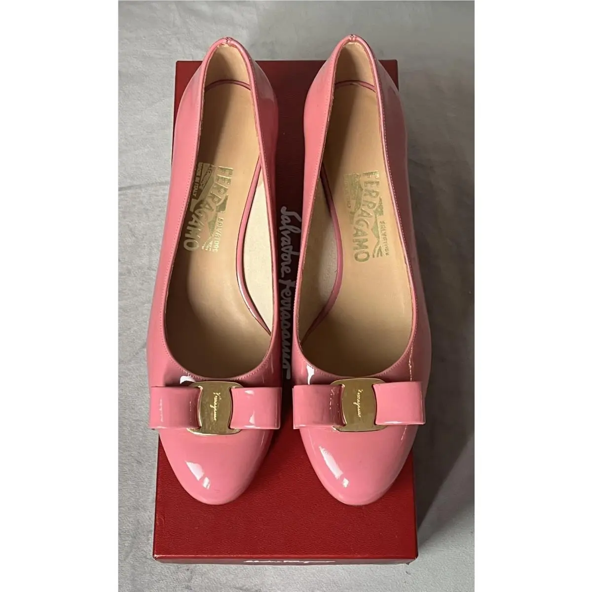 Salvatore Ferragamo Vara Bow Pink Patent Pumps Heels Shoes 7 C