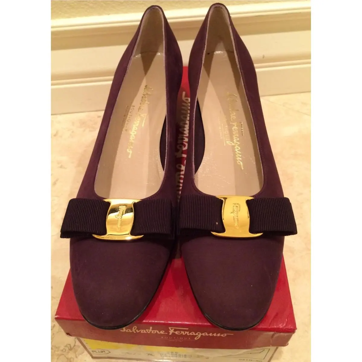 Salvatore Ferragamo Rare Plum Suede Leather Vara Bow Low Heel 9.5 4A w/ Box