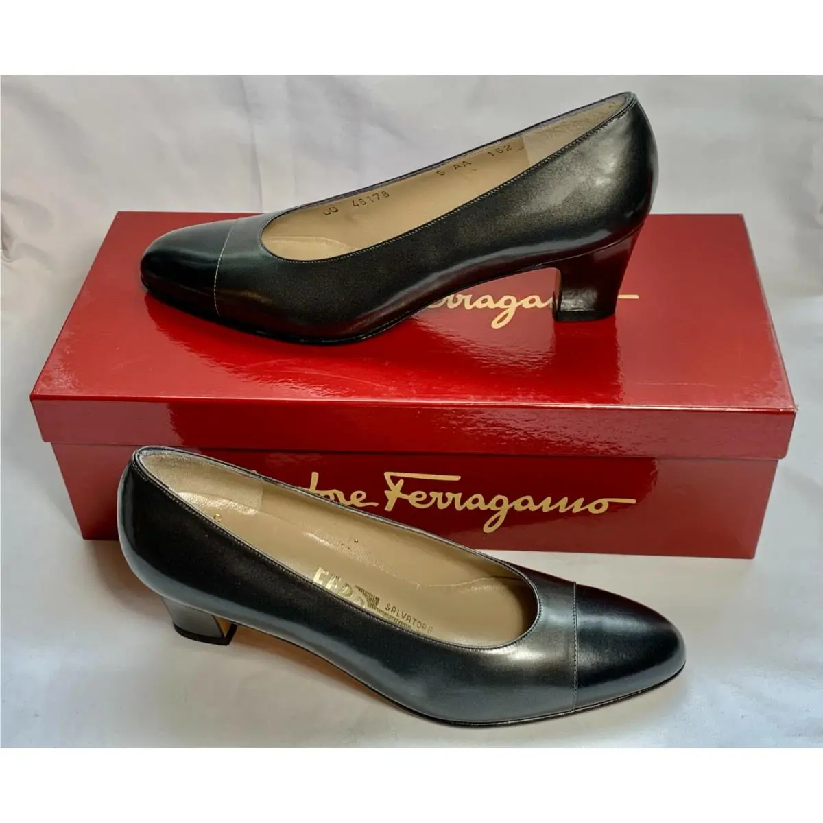 Salvatore Ferragamo Margaret Grey Patent Leather Heels Nos Size 5 AA