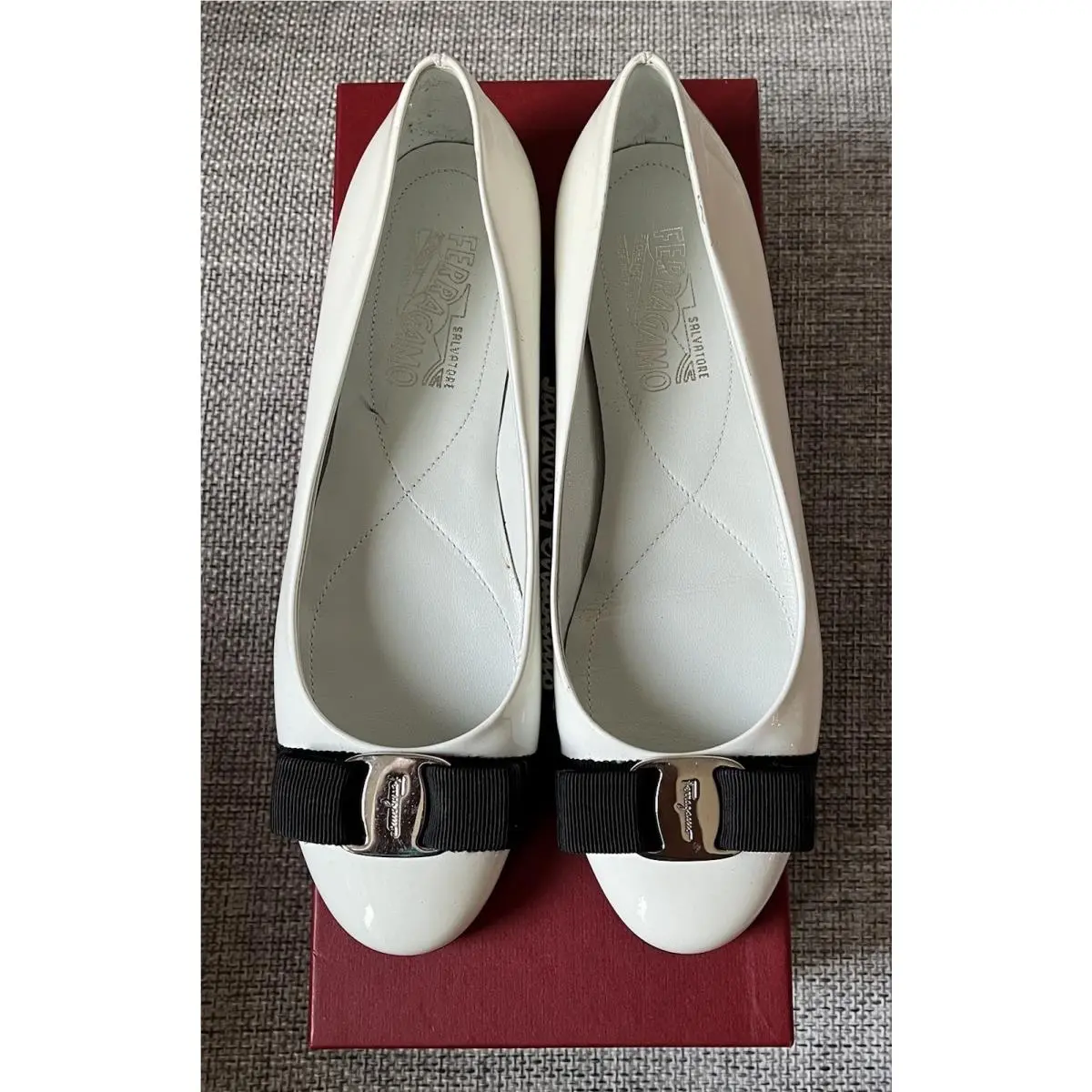 Salvatore Ferragamo White Patent Leather Varina Bow Flats Shoes 8 B