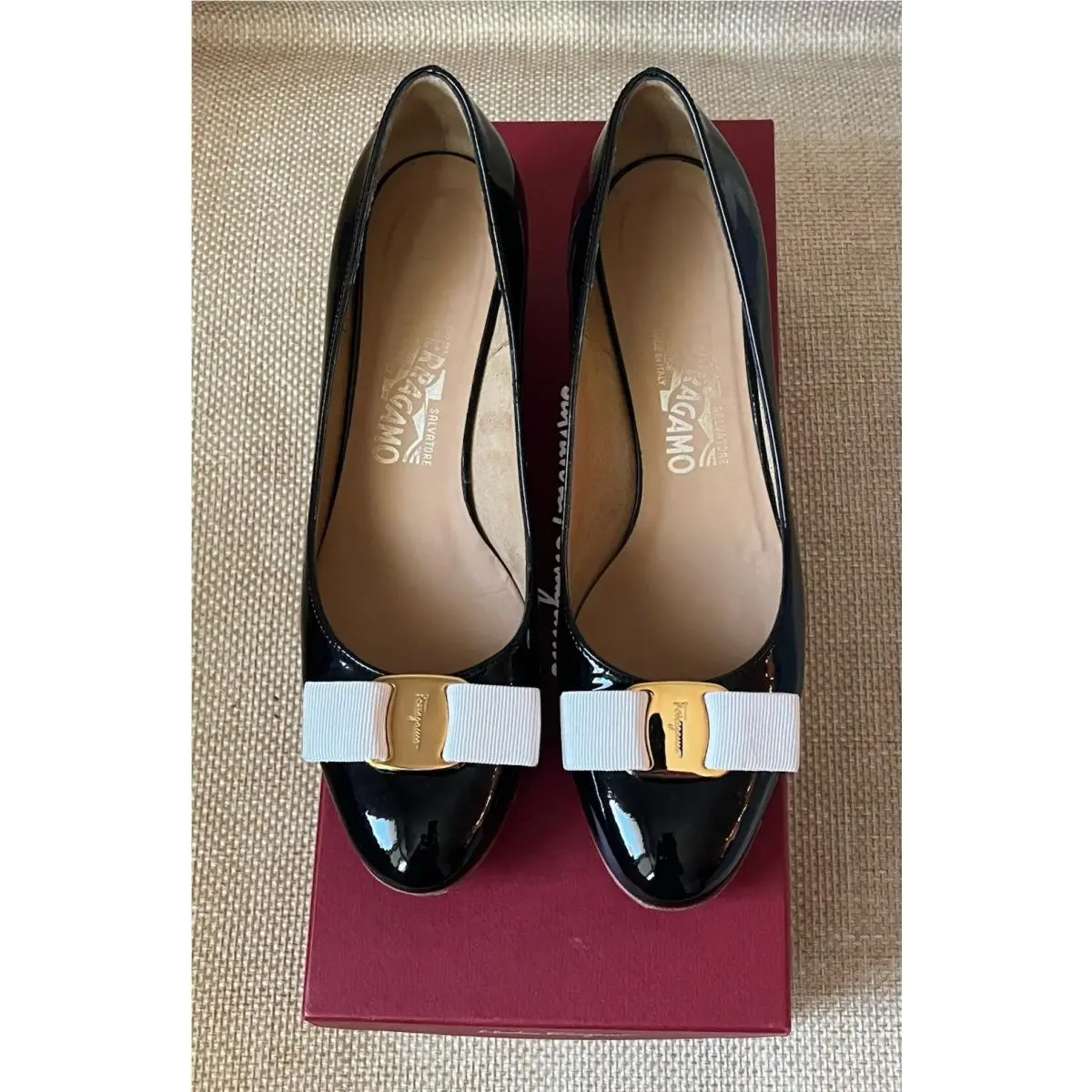 Salvatore Ferragamo Black Patent Vara Bow Pumps Heels Shoes 6.5 B
