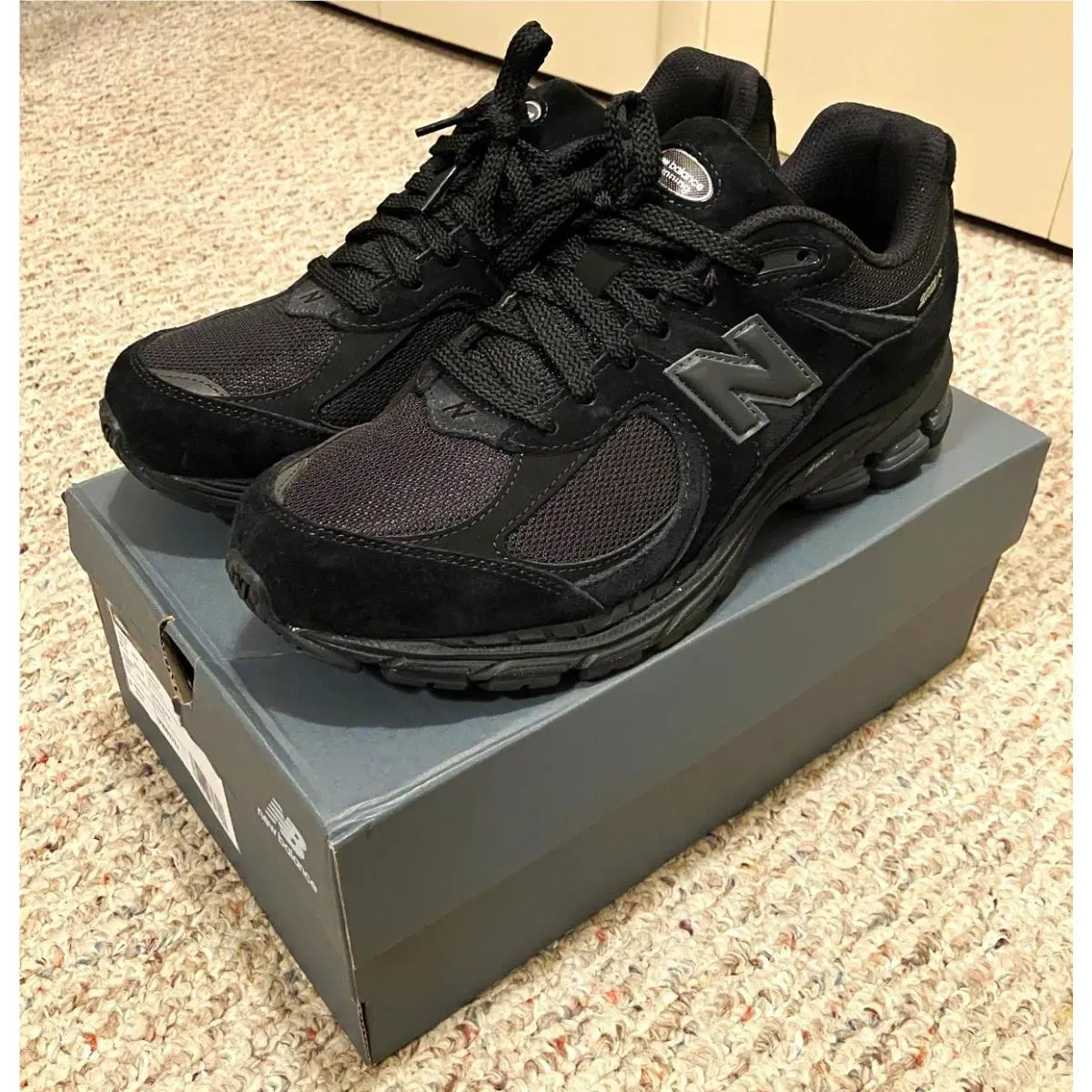New Balance 2002R Black/metallic Lace Up Sneakers Size 9.5 D EU 43 U200278J