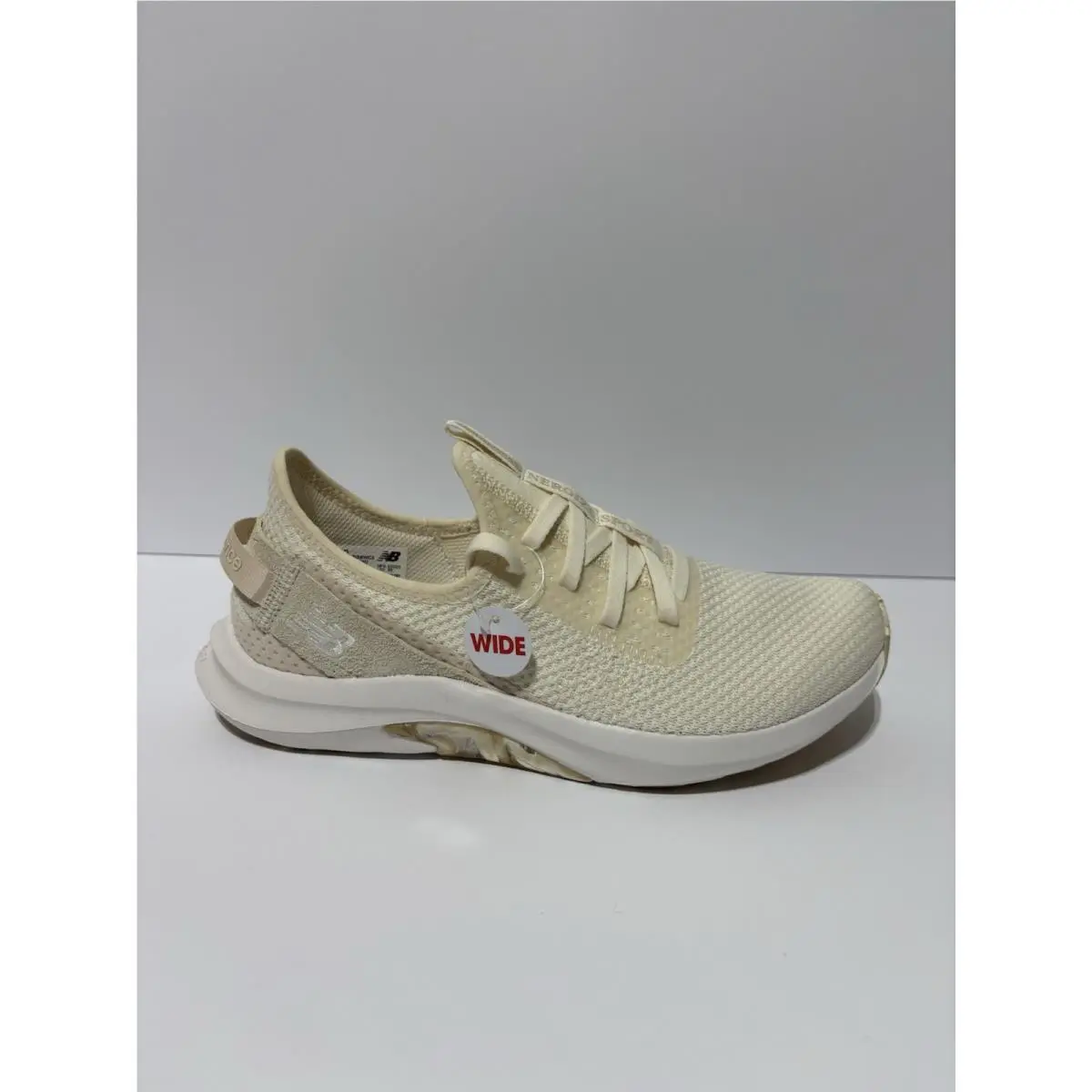 Women’s Dynasoft Nergize Sport V2 Beige Training Shoes Size 8 Wide by New Balance