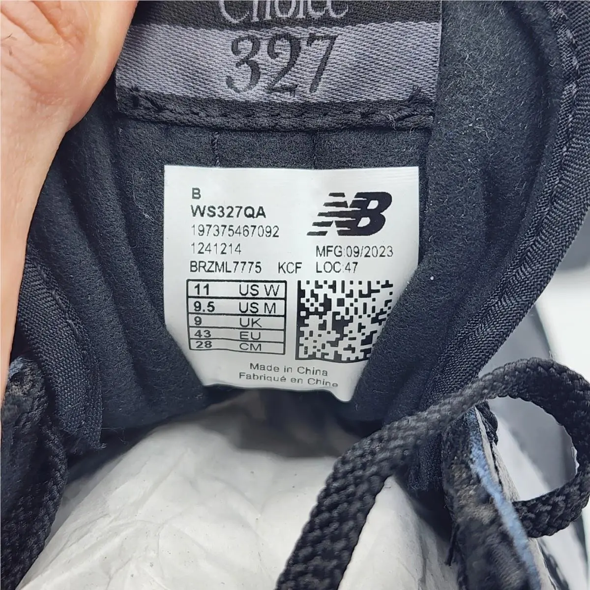 New Balance shoes - New Balance 327 - Black 1