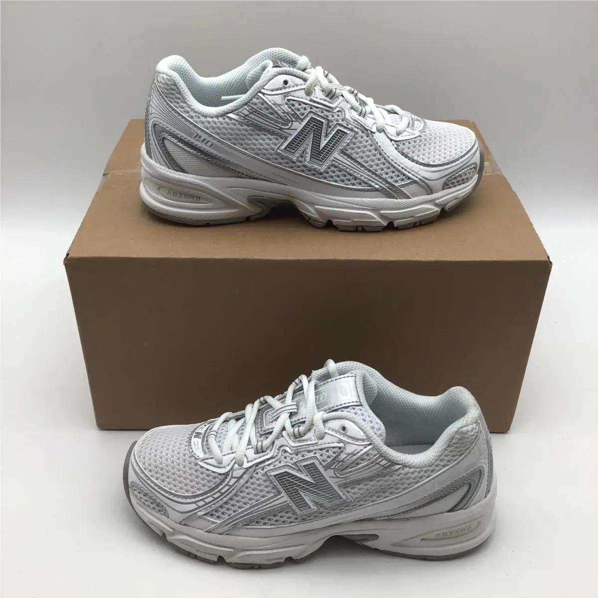 New Balance 740 White Silver Metallic Running Shoes GR740WM Boys Size 4.5 New