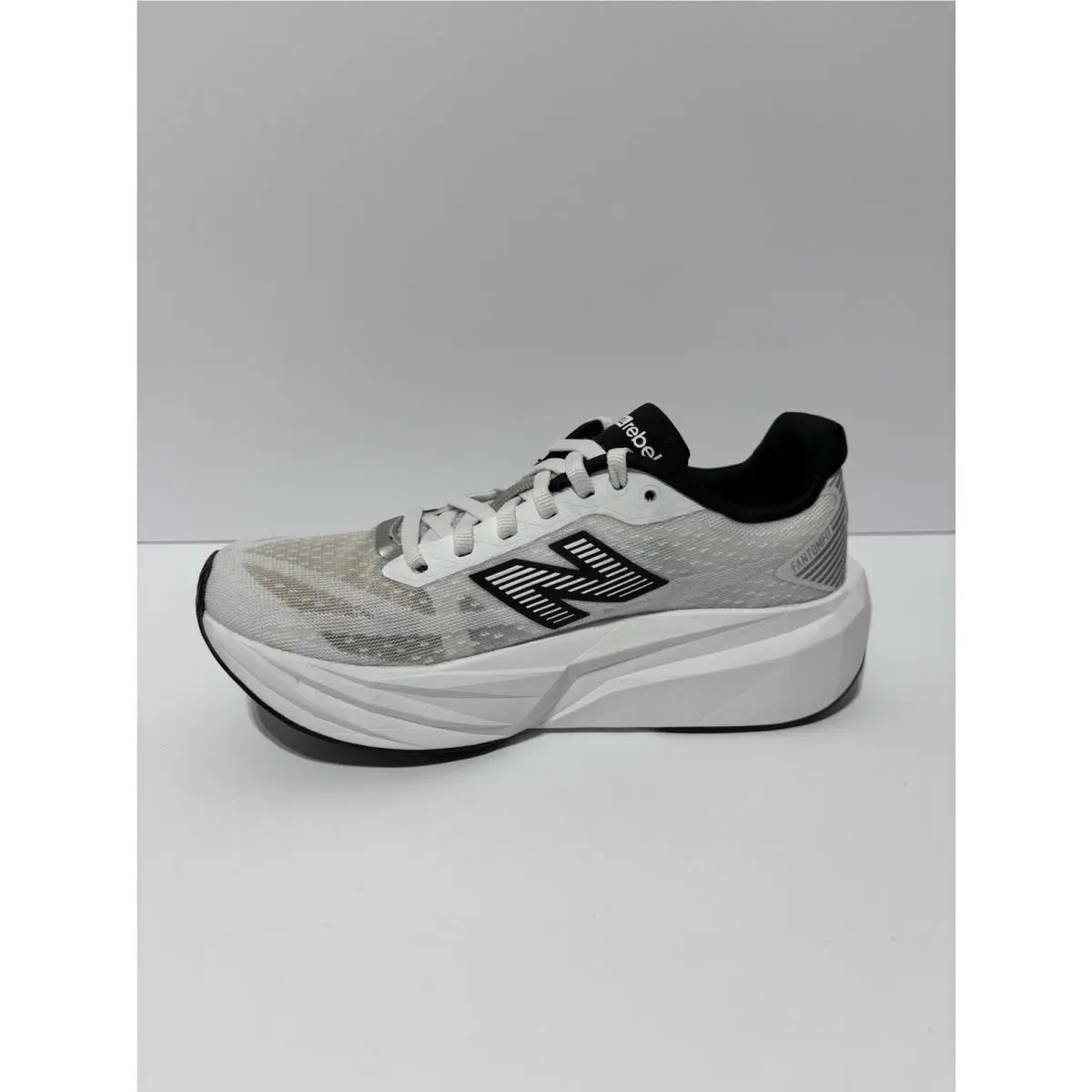 New Balance shoes - New Balance FuelCell Rebel - FuelCell Rebel - White 0