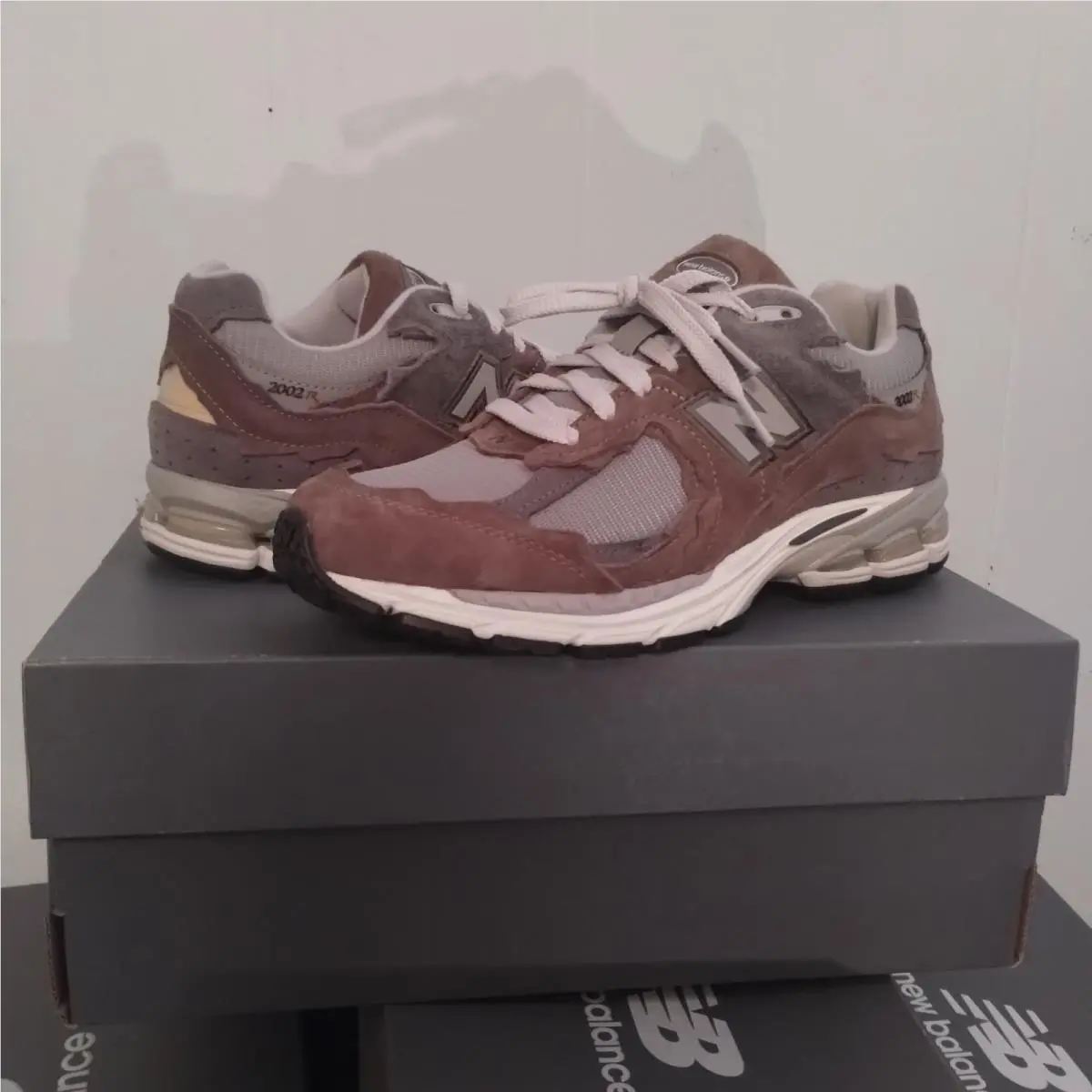 8M/9.5W New Balance 2002R Brown Gray Protection Pack Casual Classic Sneakers