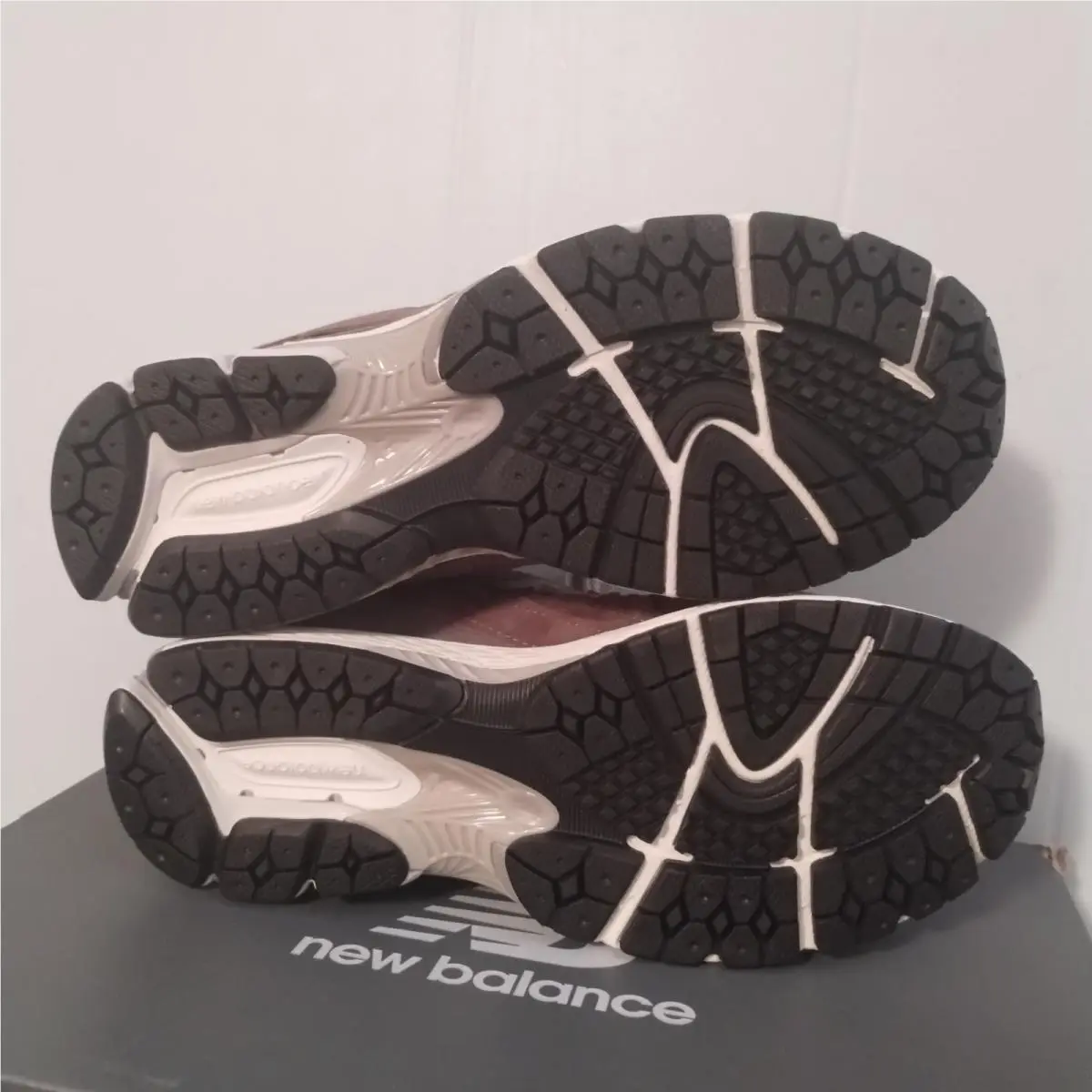 New Balance shoes - New Balance 2002R - Brown 2