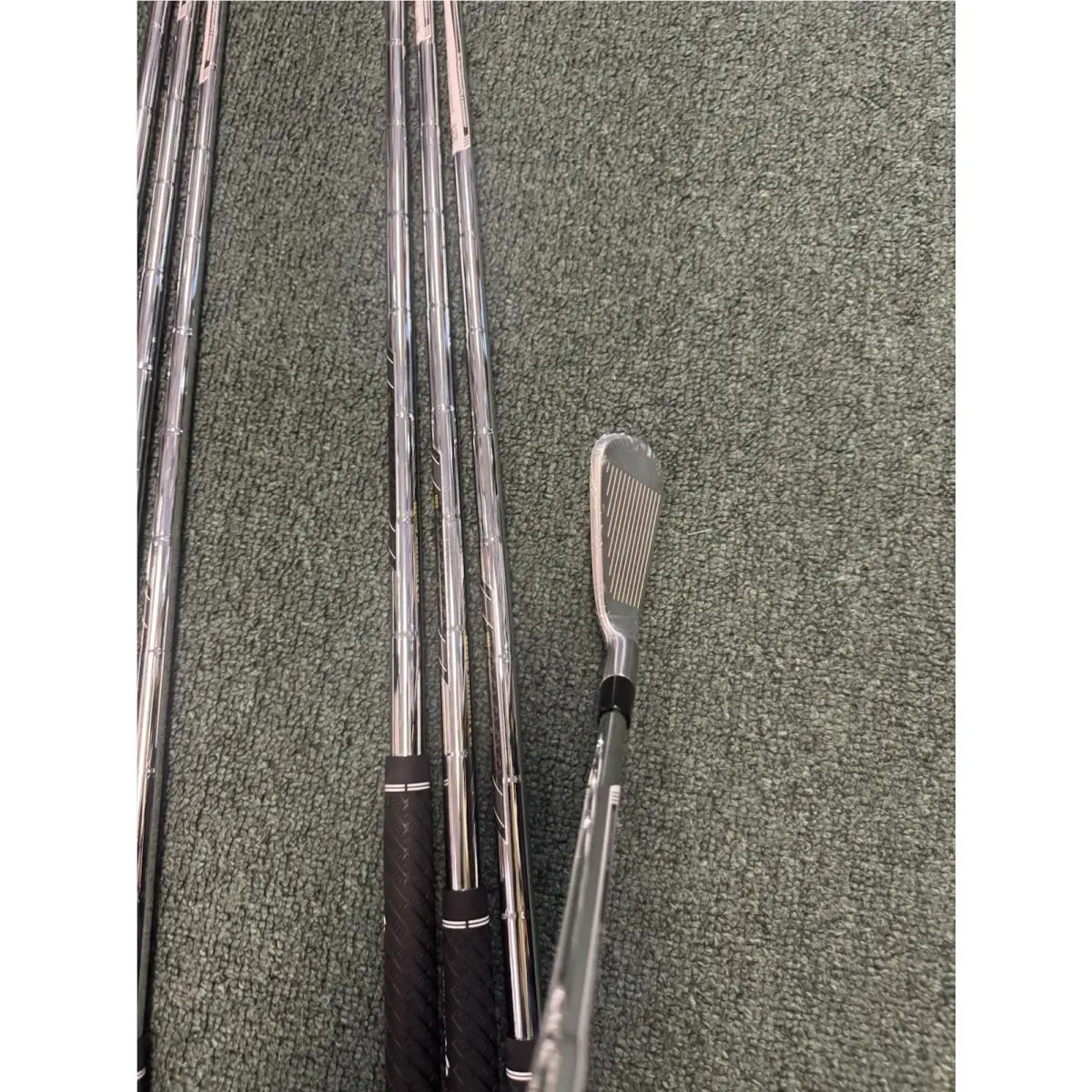 TaylorMade  - True Temper Dynamic Gold Mid 115 - Gold (UPC: 192371848722) 3