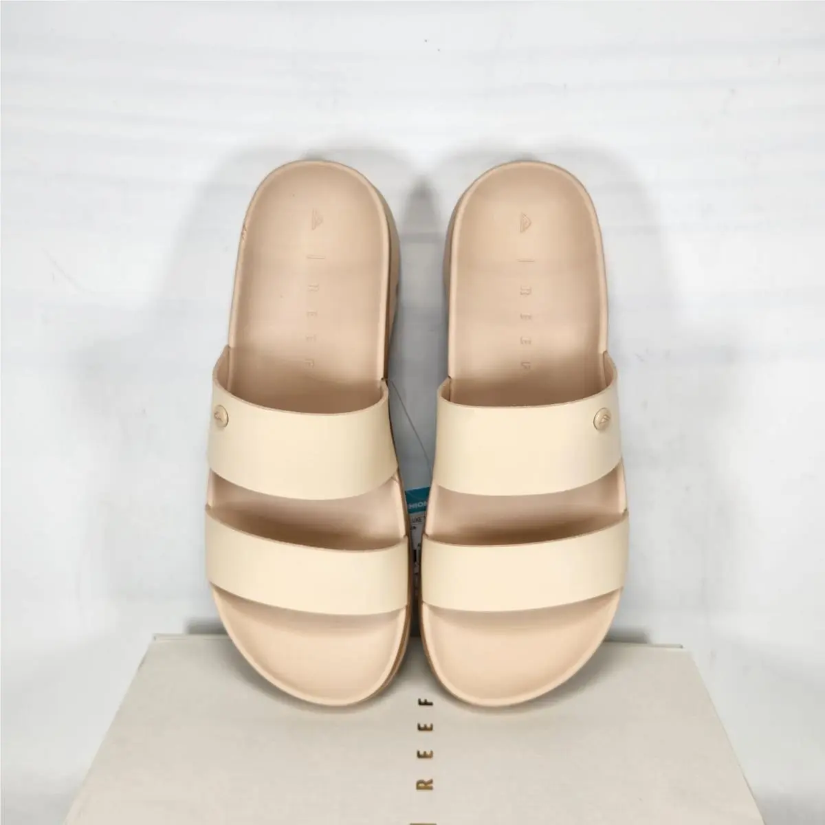 Reef shoes - Ivory 1
