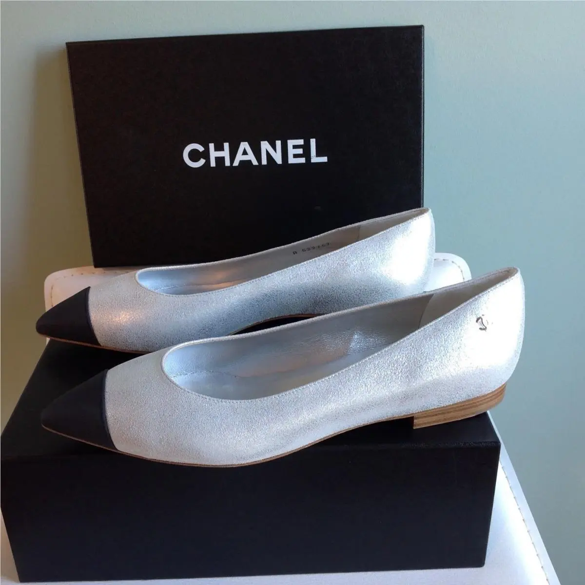Chanel CC Logo Pointed Cap Toe Black Silver Leather Flats Ballet Shoes 39.5