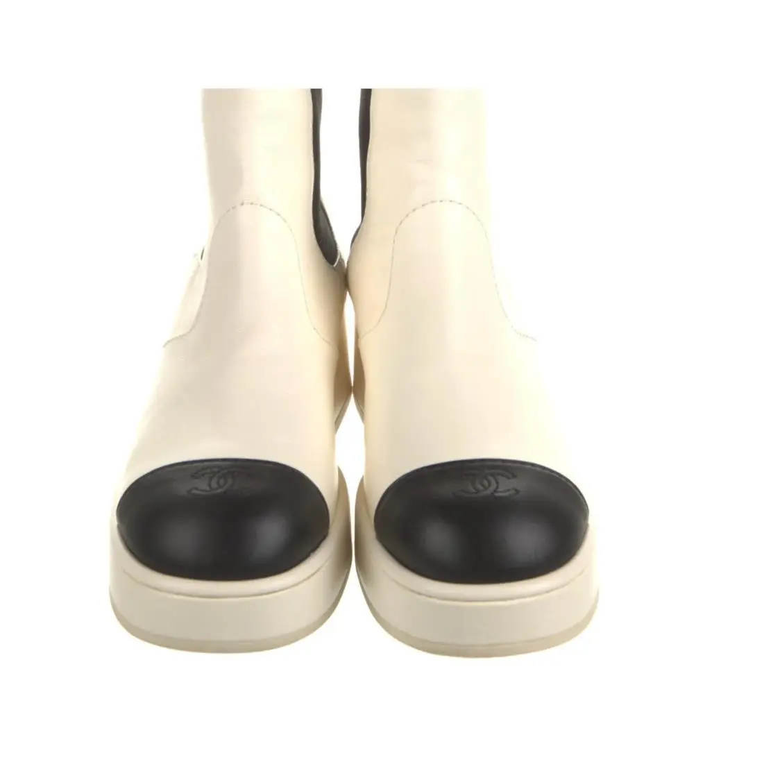 Chanel shoes - CHANEL 2022 Interlocking - Interlocking - White (off white) and Black 1