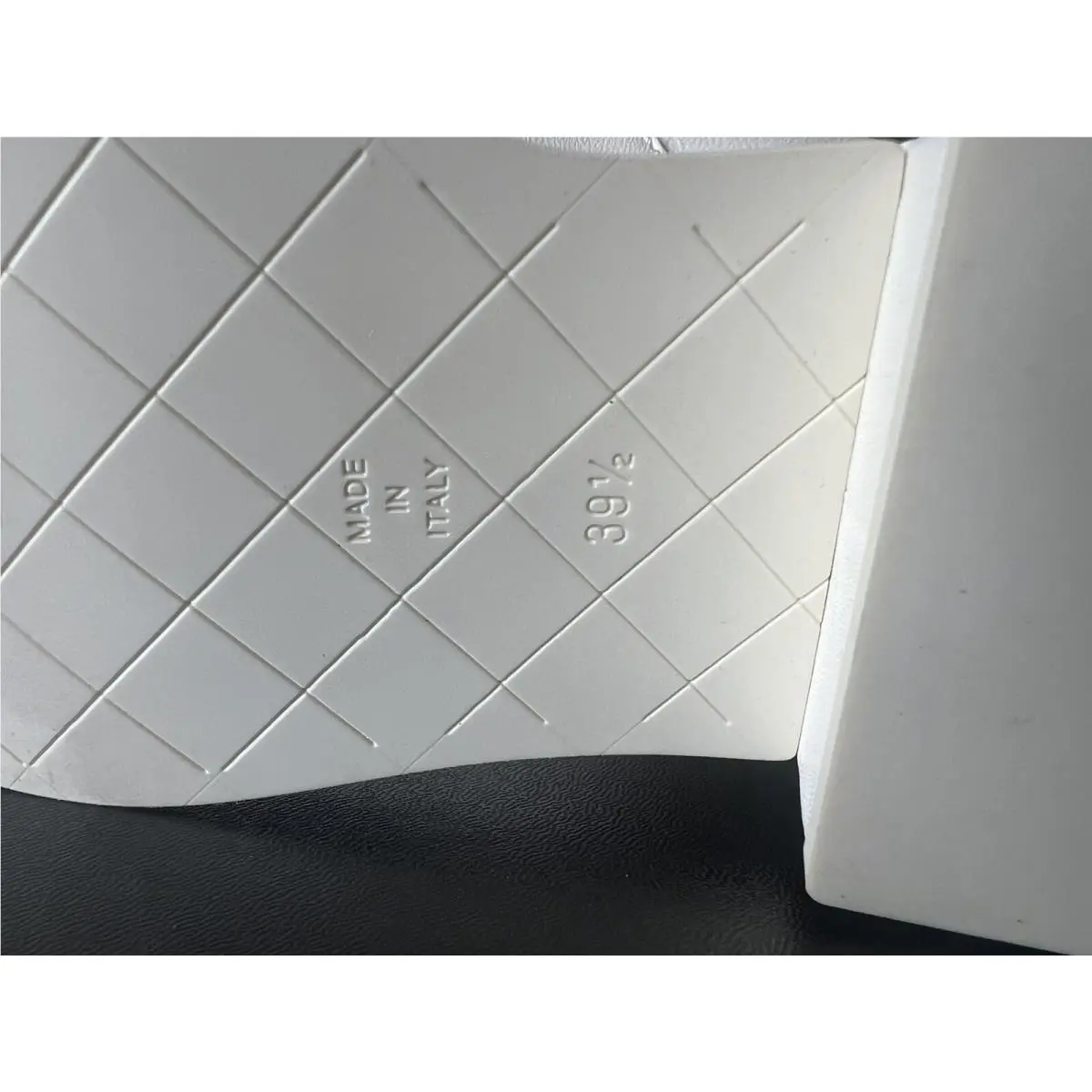Chanel shoes - CHANEL 2022 Interlocking - Interlocking - White (off white) and Black 8