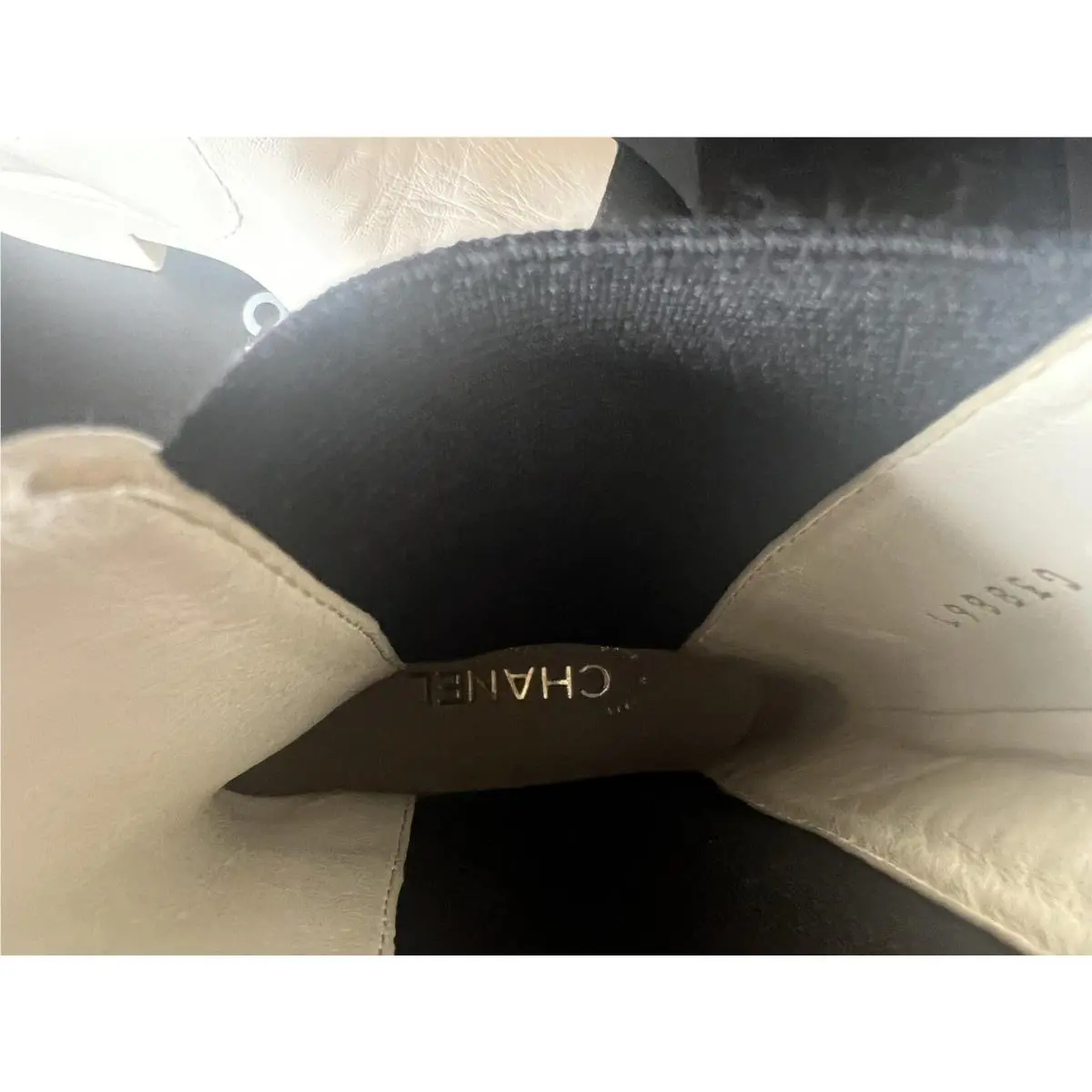 Chanel shoes - CHANEL 2022 Interlocking - Interlocking - White (off white) and Black 9