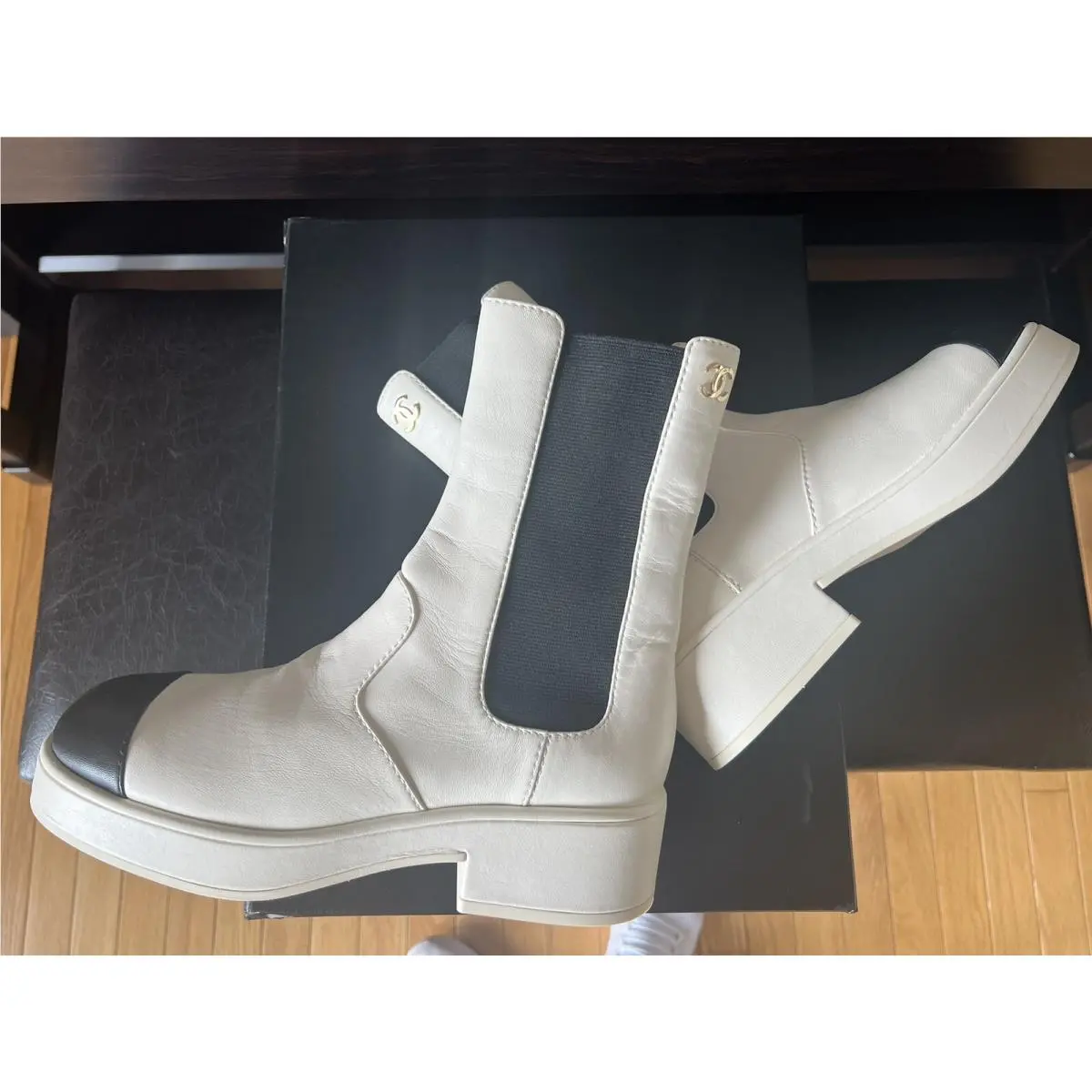 Chanel shoes - CHANEL 2022 Interlocking - Interlocking - White (off white) and Black 12