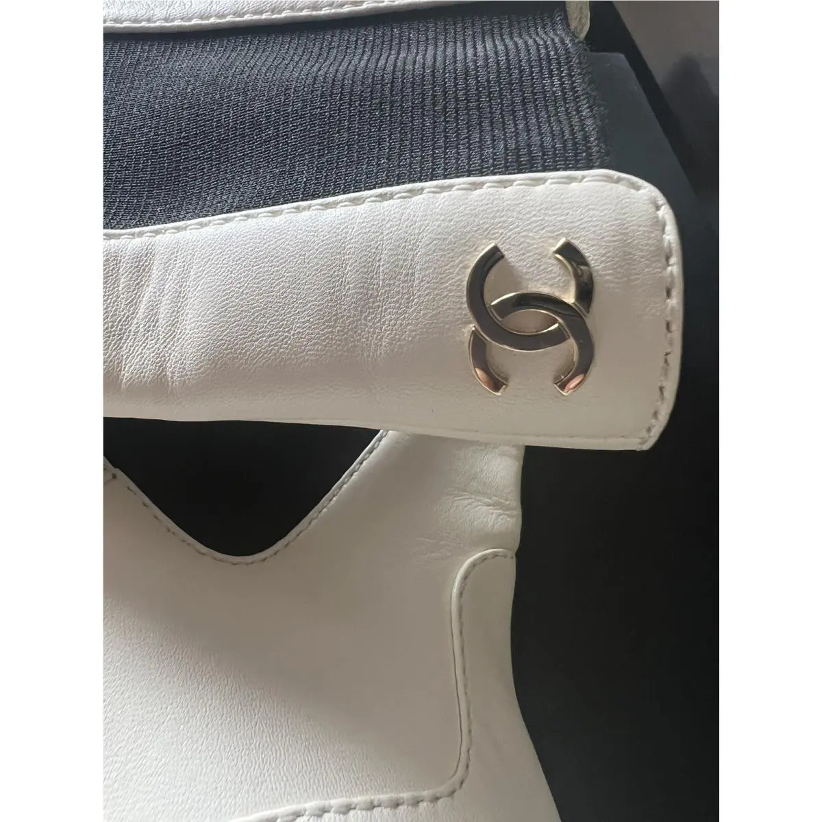 Chanel shoes - CHANEL 2022 Interlocking - Interlocking - White (off white) and Black 13