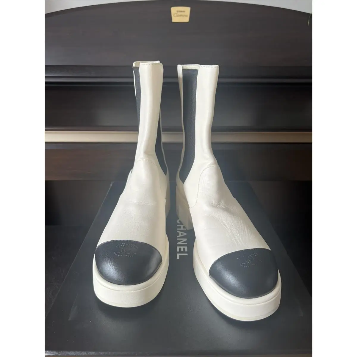 Chanel shoes - CHANEL 2022 Interlocking - Interlocking - White (off white) and Black 6