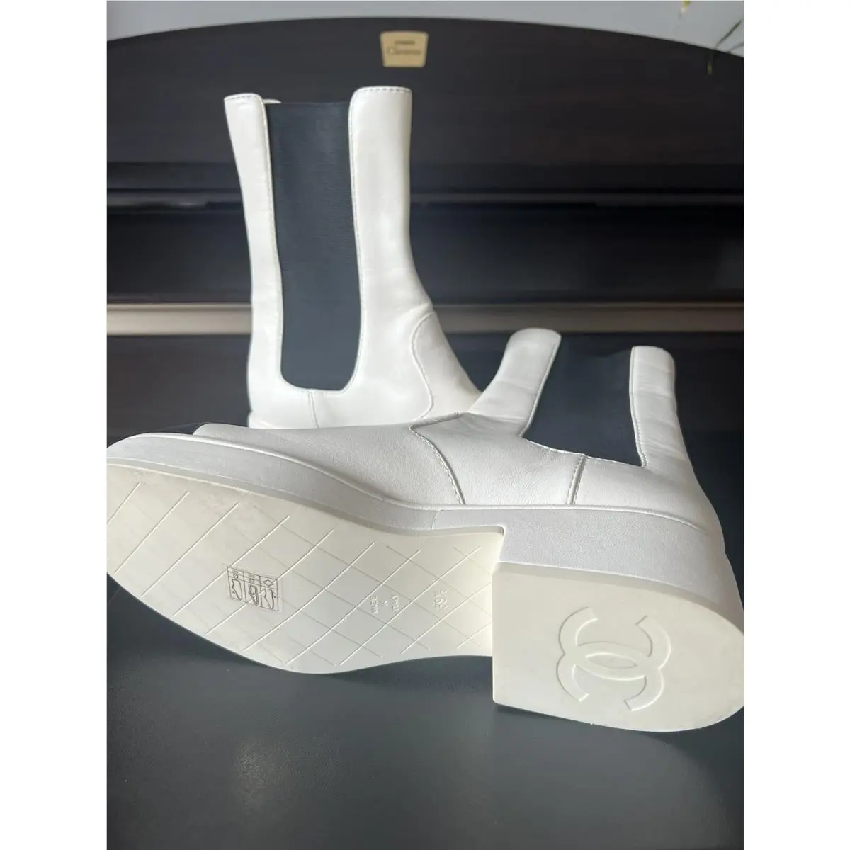 Chanel shoes - CHANEL 2022 Interlocking - Interlocking - White (off white) and Black 7