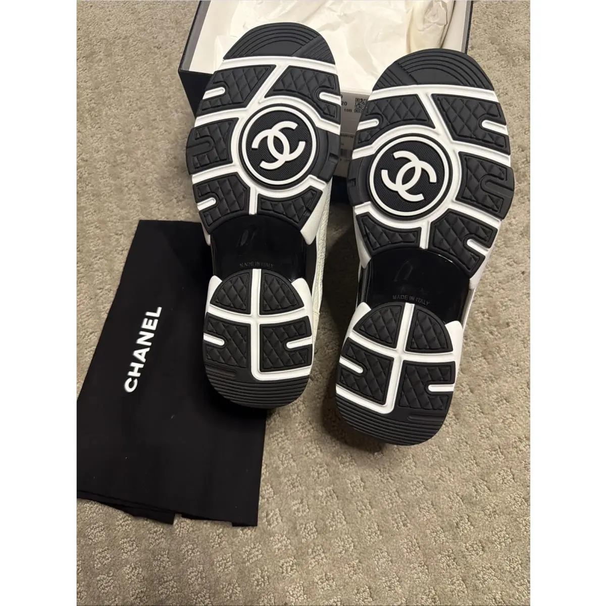 Chanel shoes - Chanel Sneaker - Sneaker - G38299-Y55720-K3846 10B - White 1