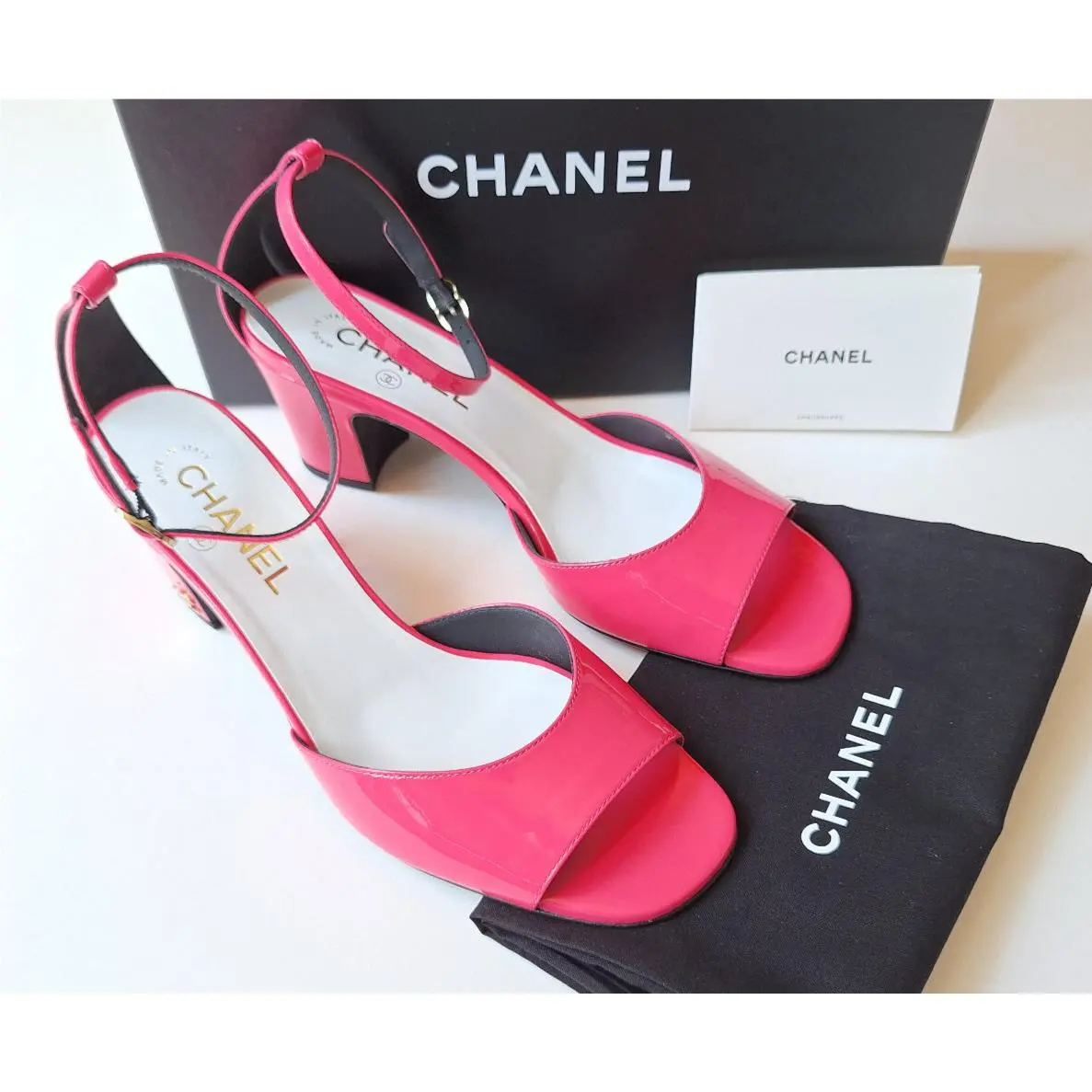 Chanel Pink Patent Leather Sandals Pumps 23A Métiers D`art Size 40