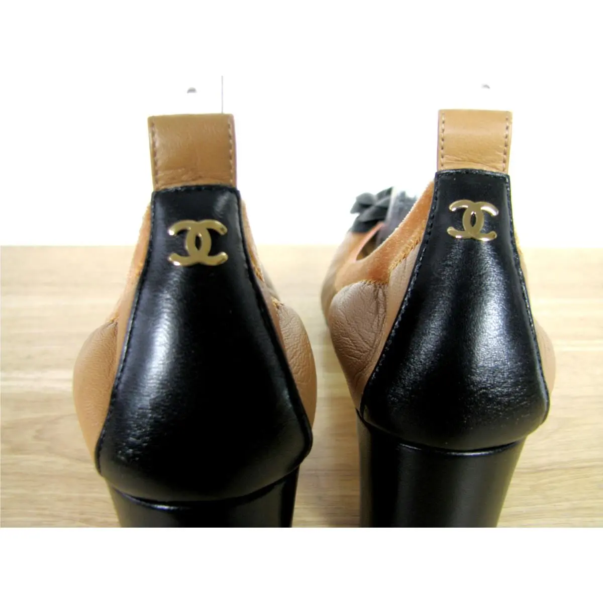 Chanel shoes - CHANEL Camellia - Camellia - Beiges/Black 3
