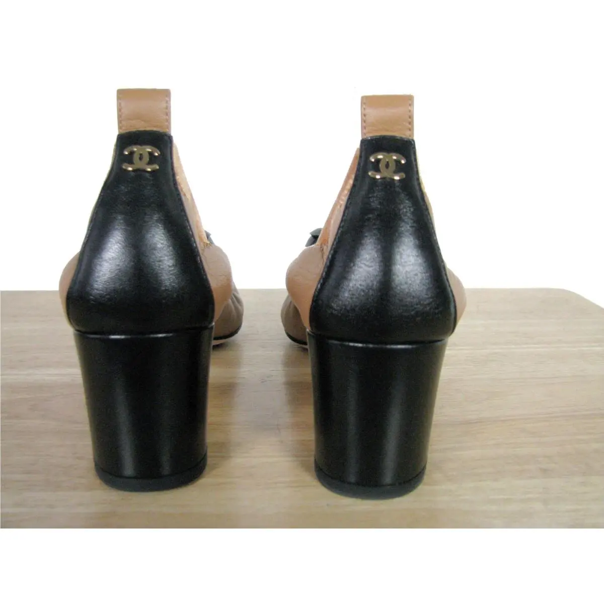 Chanel shoes - CHANEL Camellia - Camellia - Beiges/Black 2