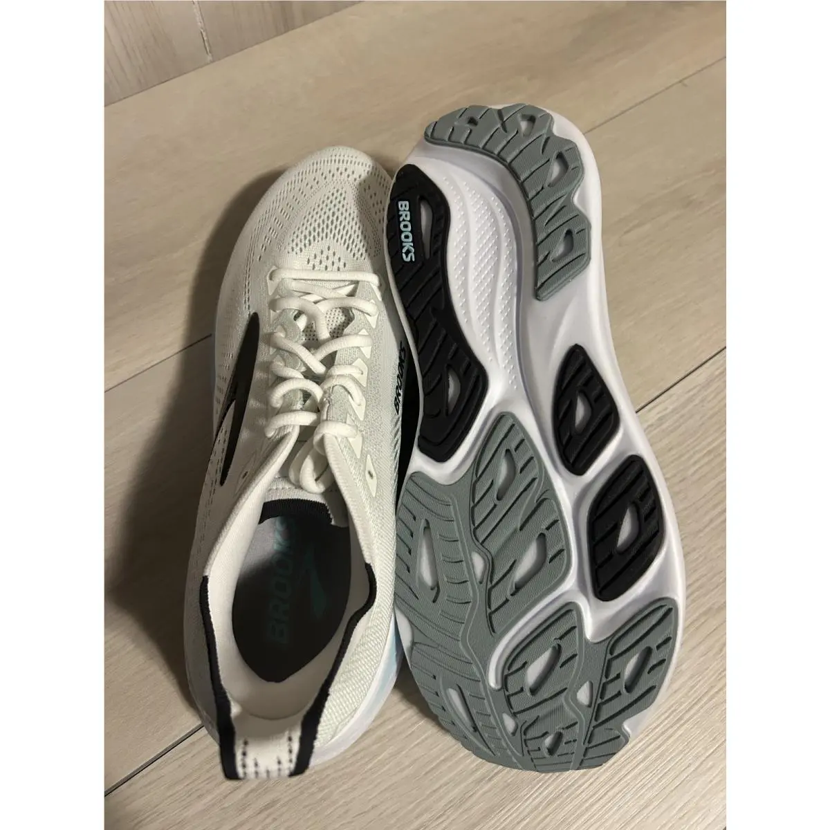 Brooks shoes - Brooks Adrenaline GTS 26 - Adrenaline GTS - 110509 1D 079 - White 2