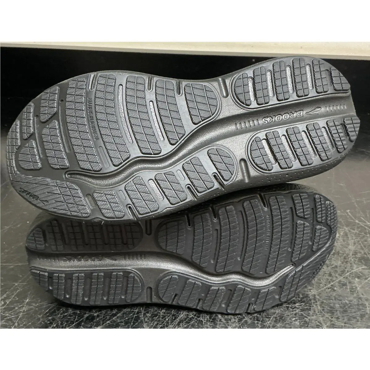 Brooks shoes - Ghost Max L - Ghost Max - 120432 1B 072 - Black/Black 6
