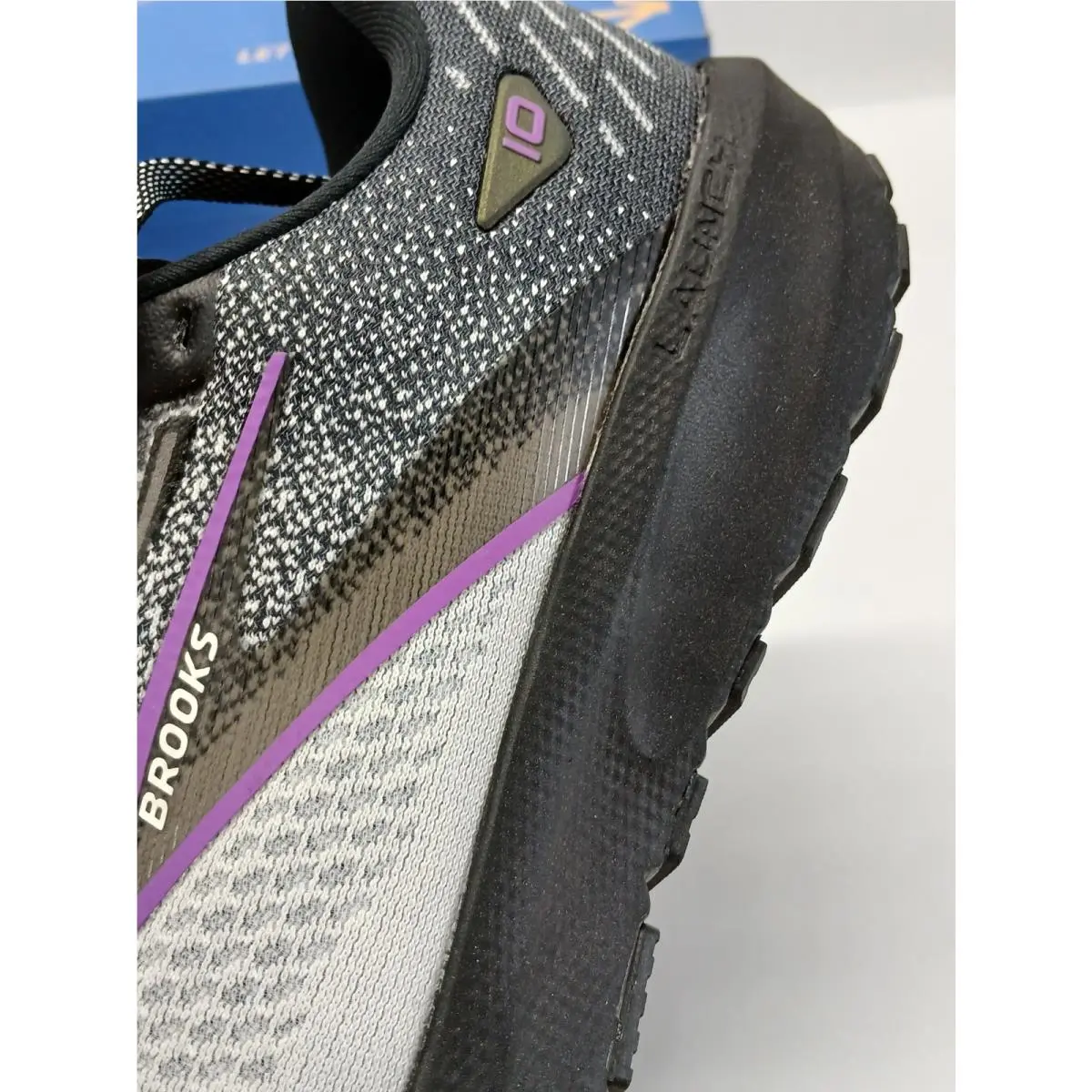 Brooks shoes - Brooks Launch GTS 10 Wide - 120399-1D-085 - Gray 2