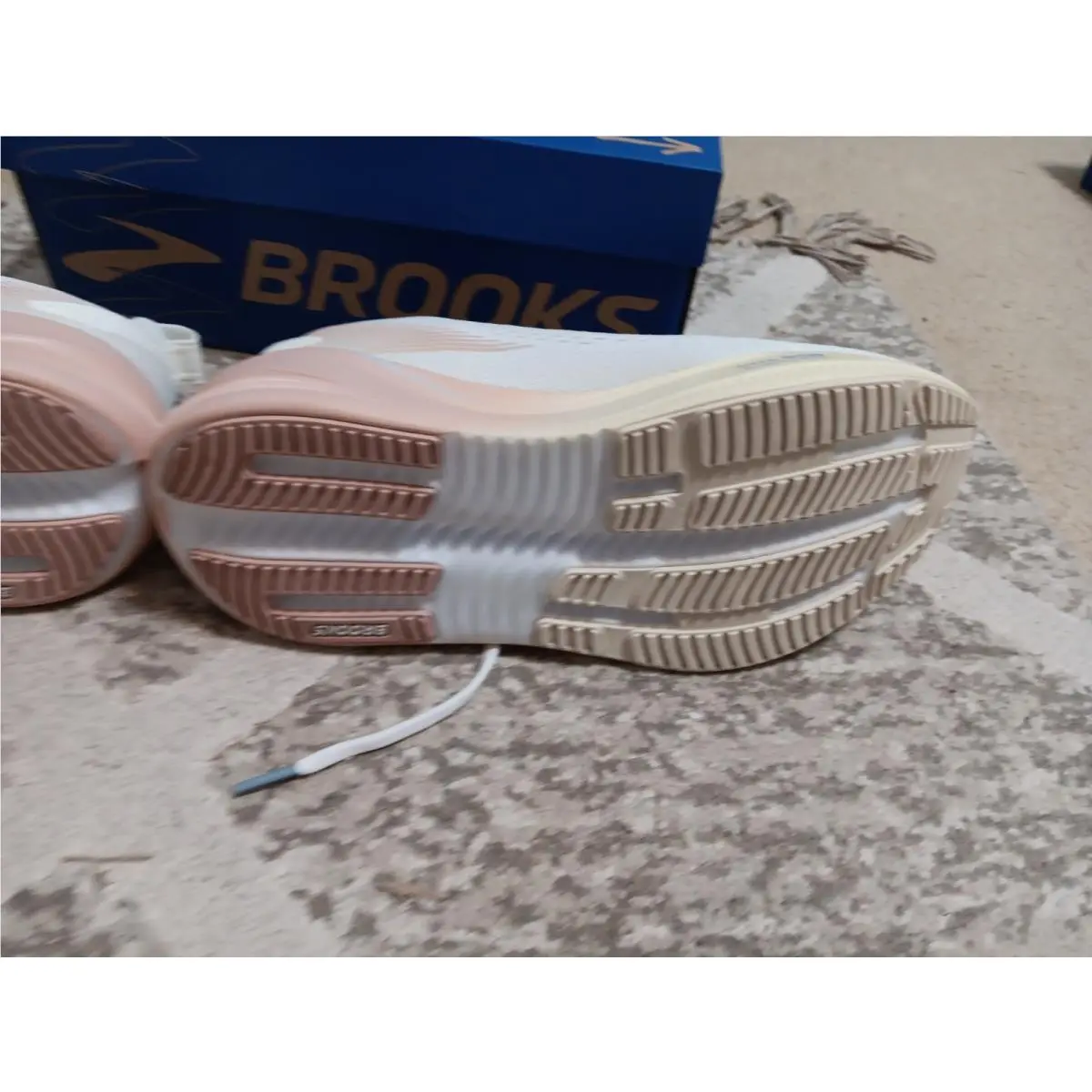 Brooks shoes - Brooks Ghost Max - Ghost Max - 1204851d173 - White 14