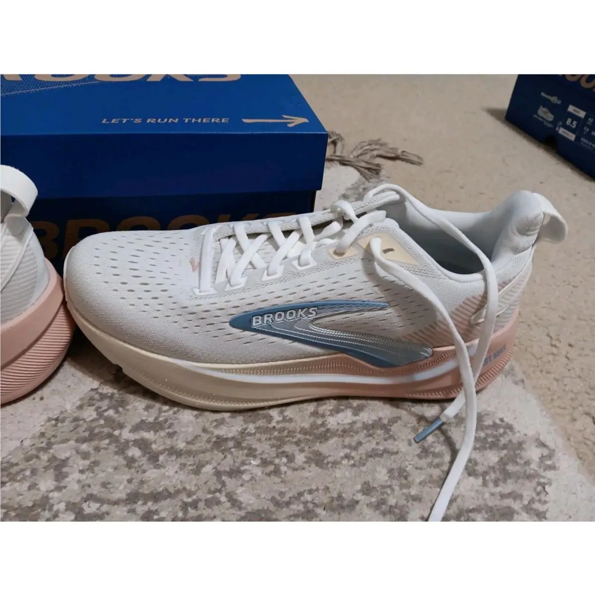Brooks shoes - Brooks Ghost Max - Ghost Max - 1204851d173 - White 4