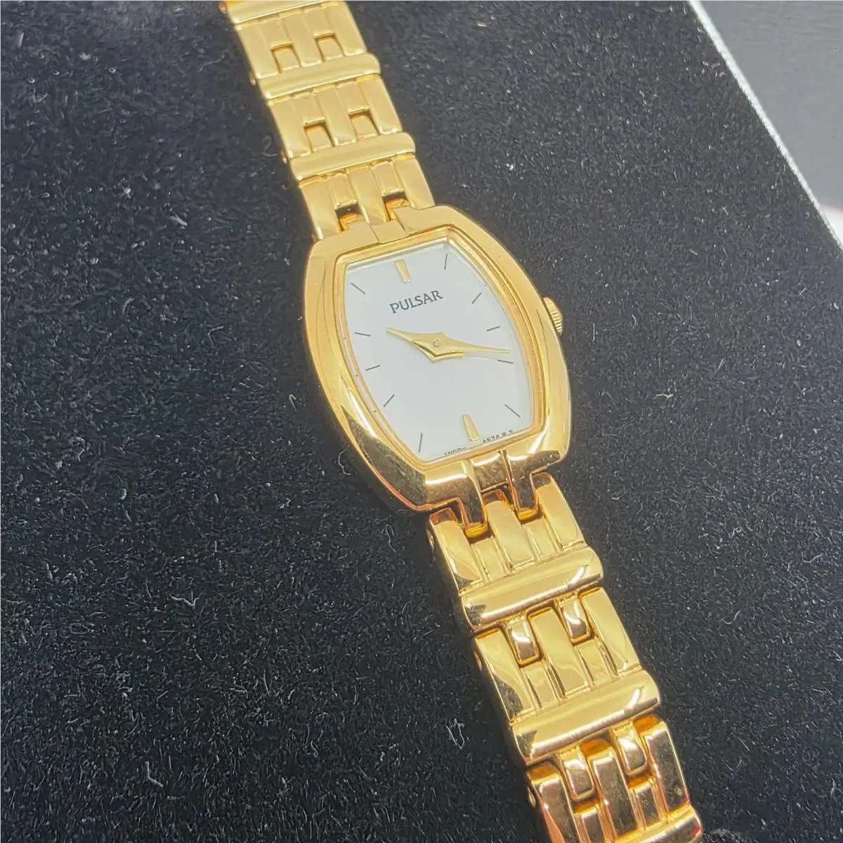 By Seiko Ladies Womens Gold Tone Quartz Watch Battery by Pulsar