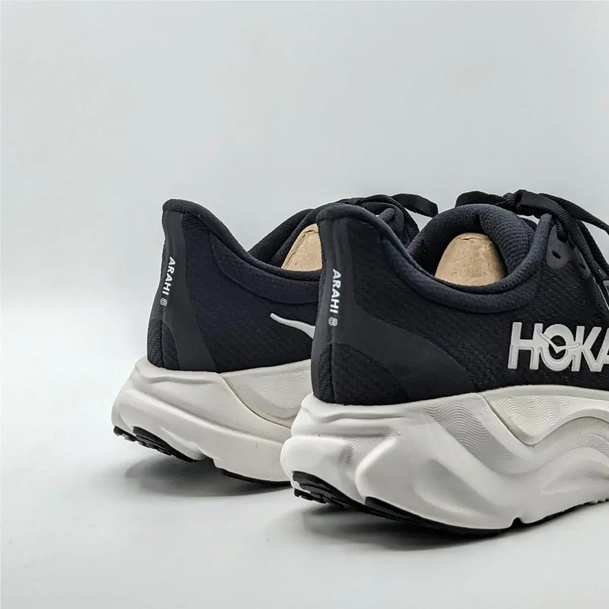 Hoka shoes - HOKA One One Arahi 8 - 1168691/ BWHT - Black 12