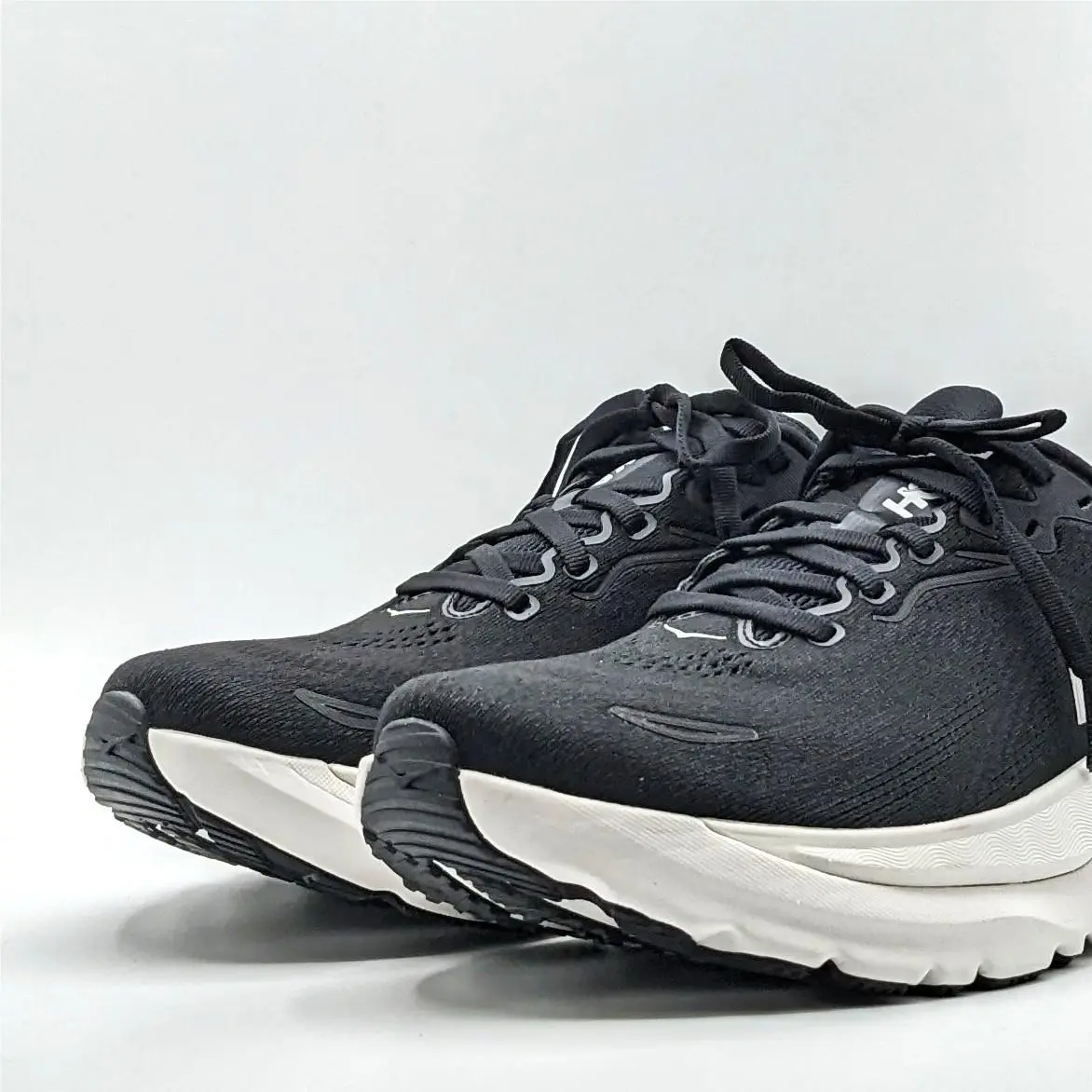 Hoka shoes - HOKA One One Arahi 8 - 1168691/ BWHT - Black 2