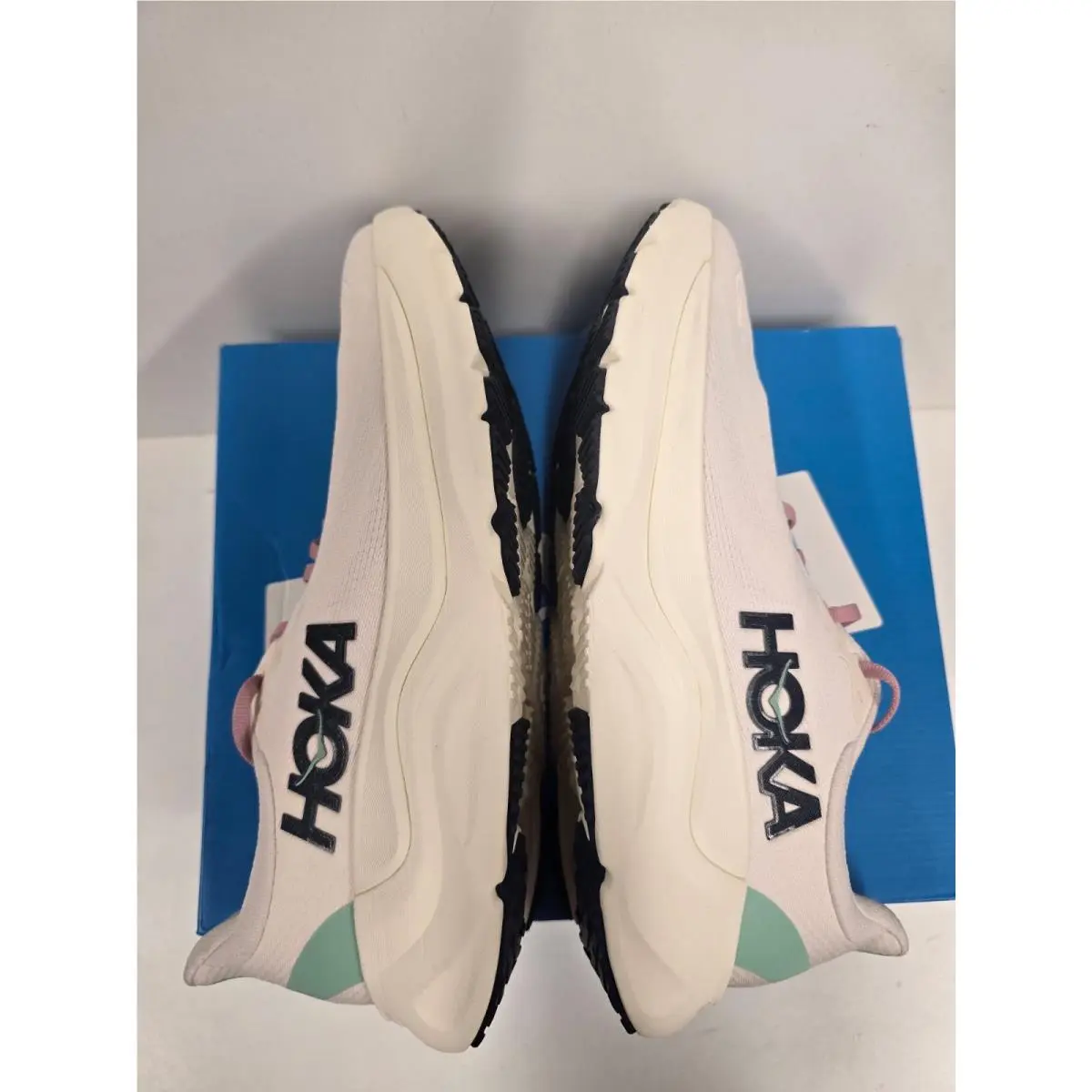 Hoka shoes - Arahi 8 - Arahi - Black/White BWHT 17