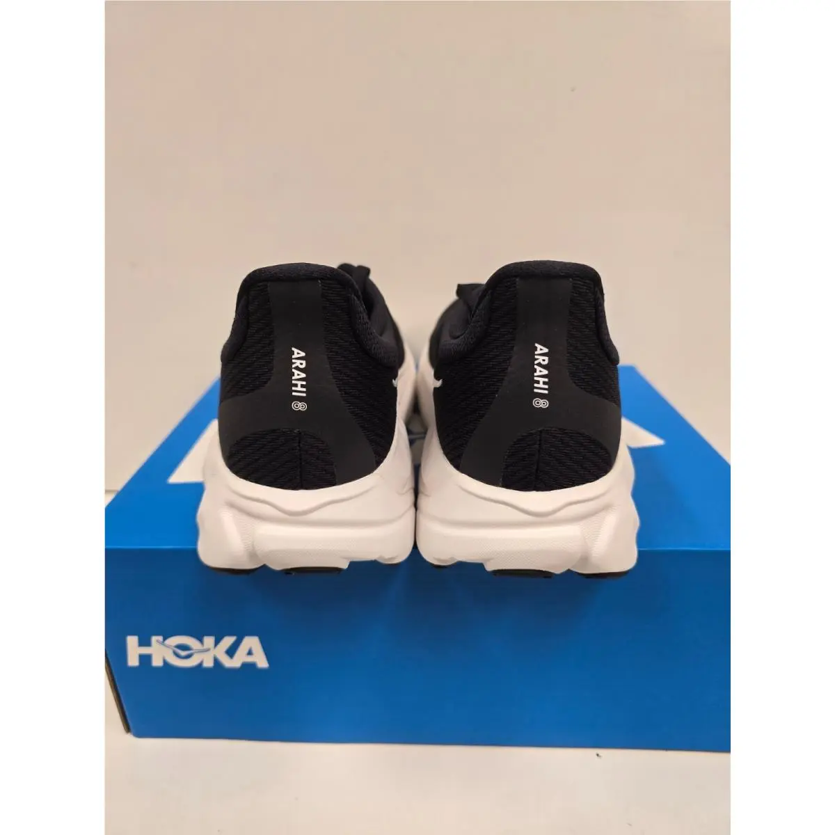 Hoka shoes - Arahi 8 - Arahi - Black / White (BWHT) 5
