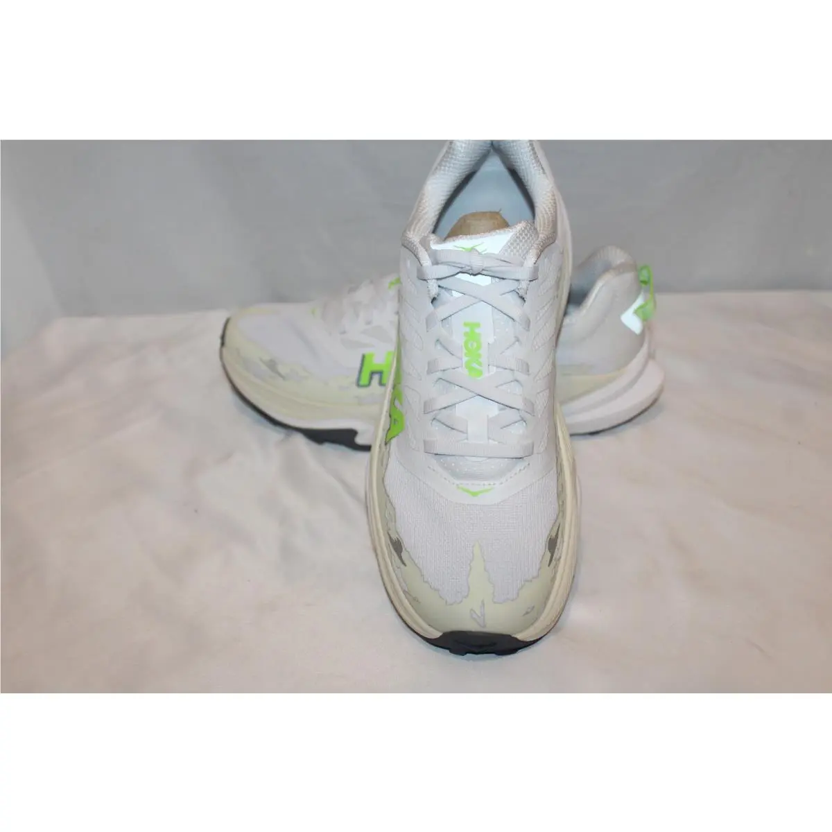 Hoka shoes - White 6